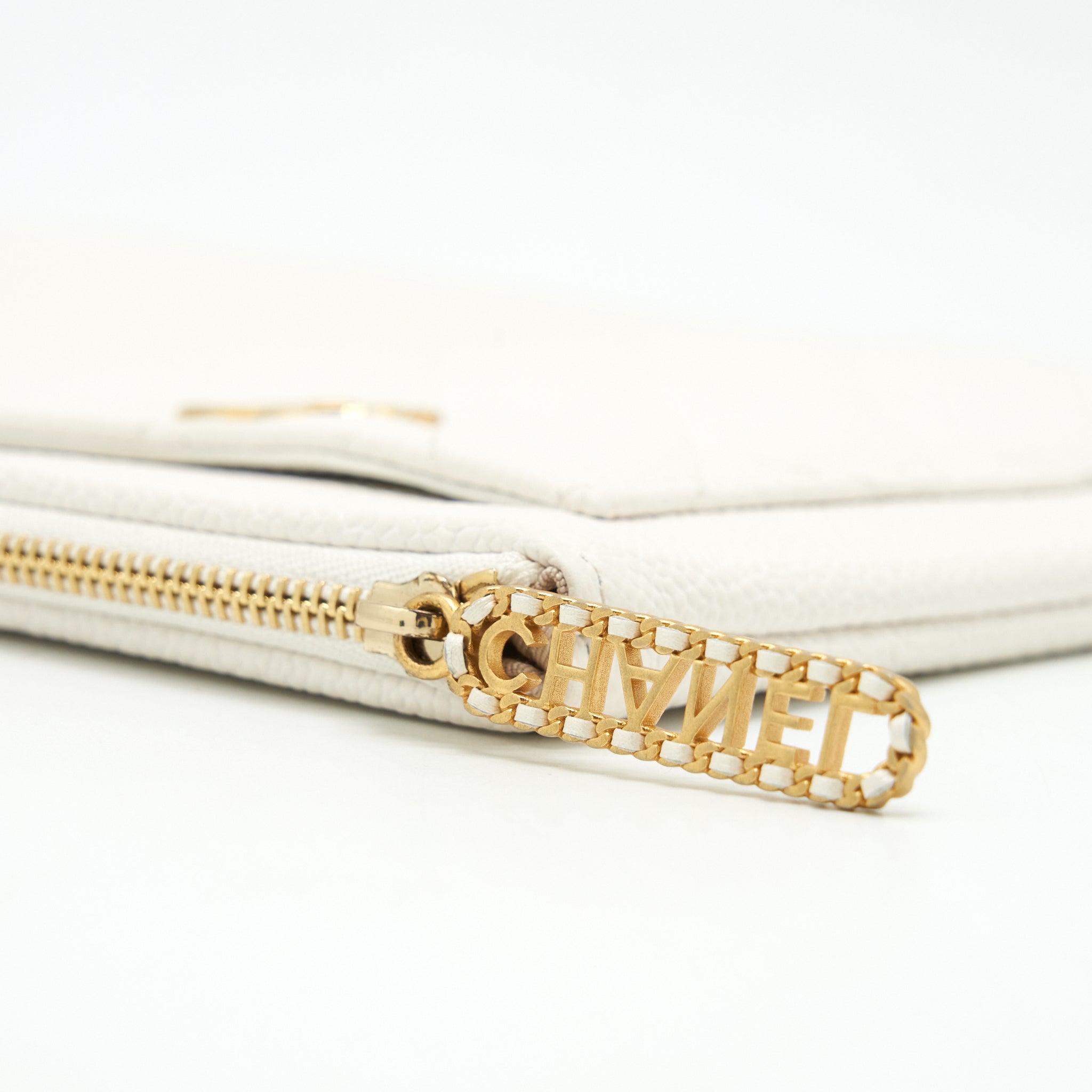 CHANEL SEASONAL ZIPPY POUCH CAVIAR WHITE GHW