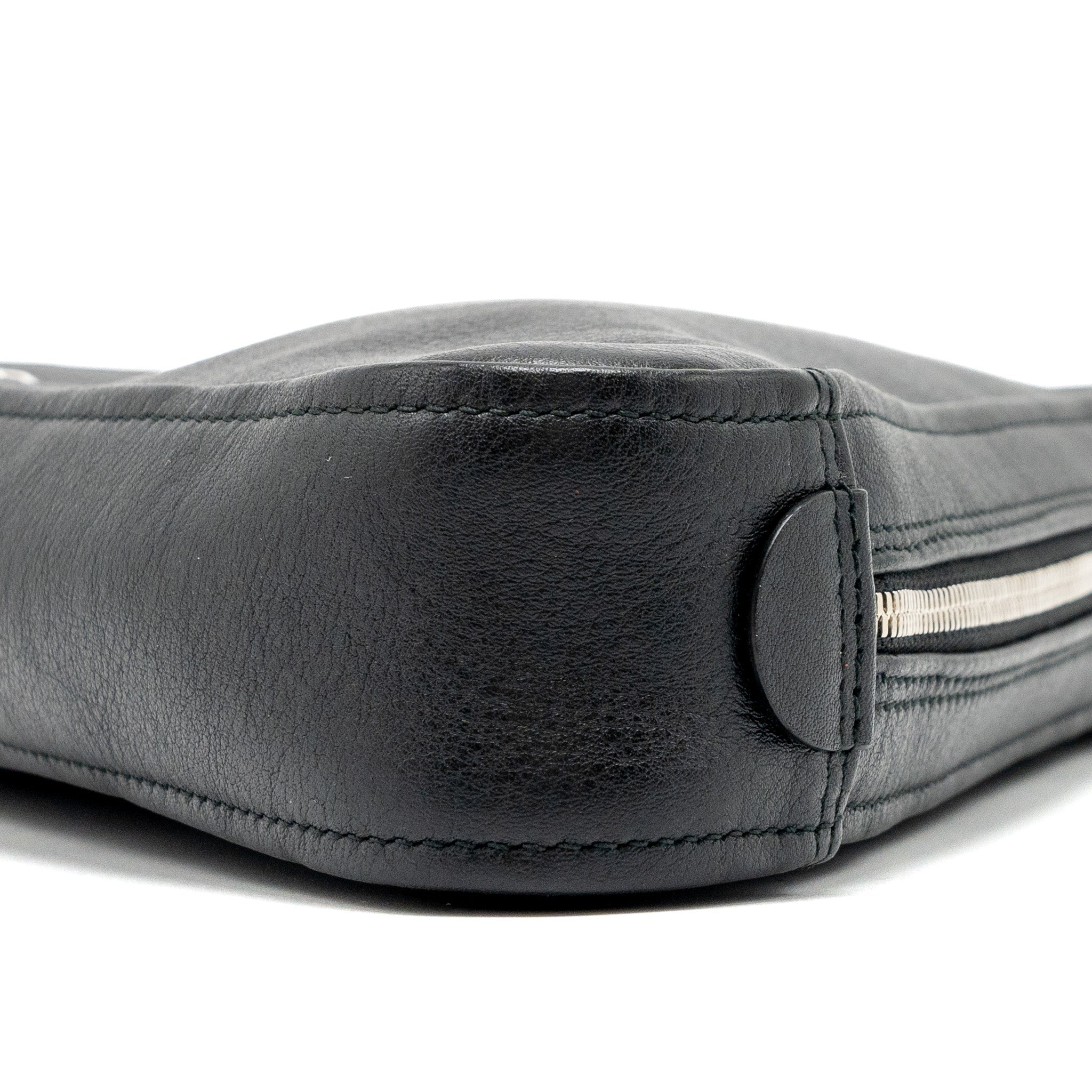 BALENCIAGA TRIANGLE ZIP CLUTCH CALFSKIN BLACK SHW