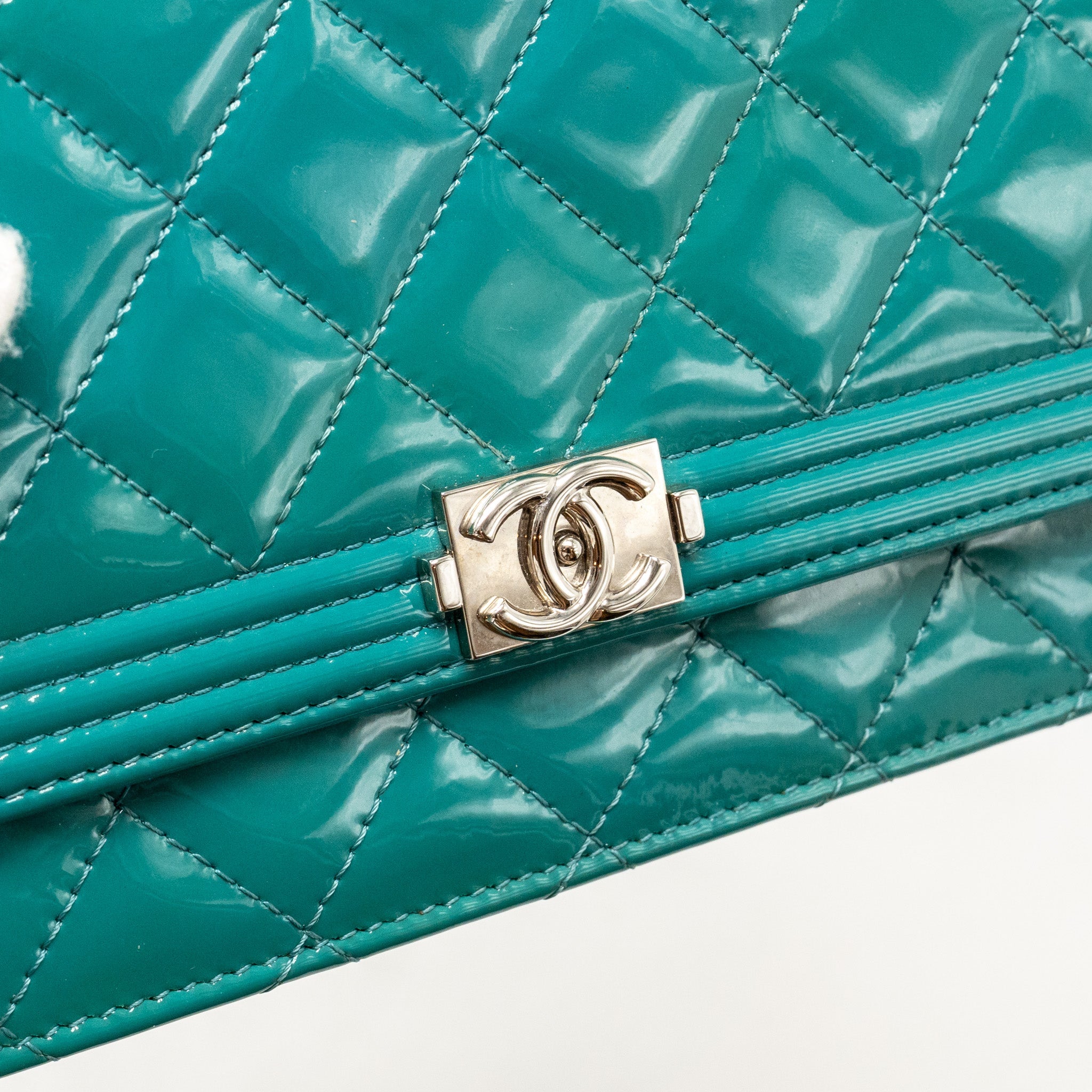 CHANEL BOY WALLET ON CHAIN PATENT GREEN SHW