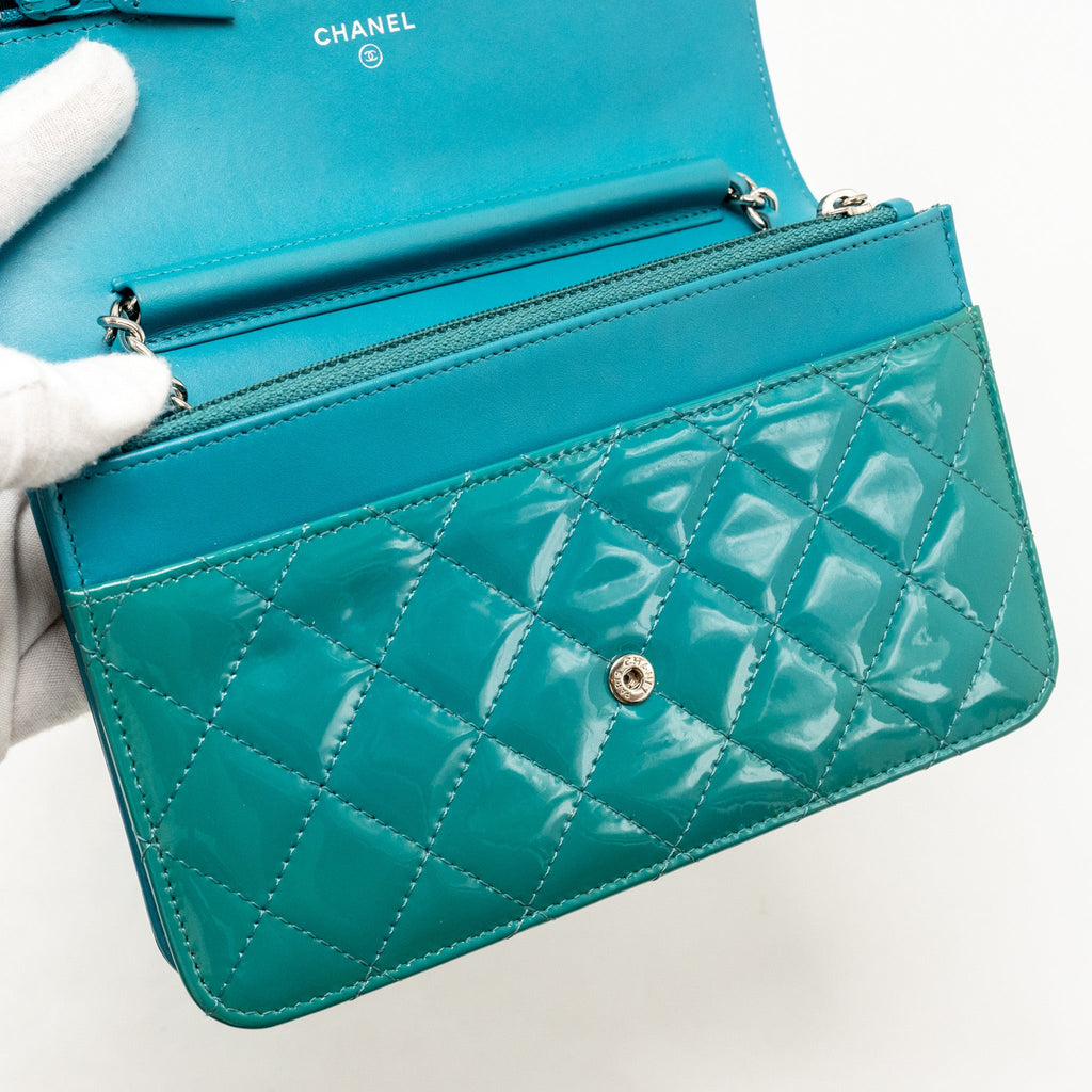 CHANEL BOY WALLET ON CHAIN PATENT GREEN SHW