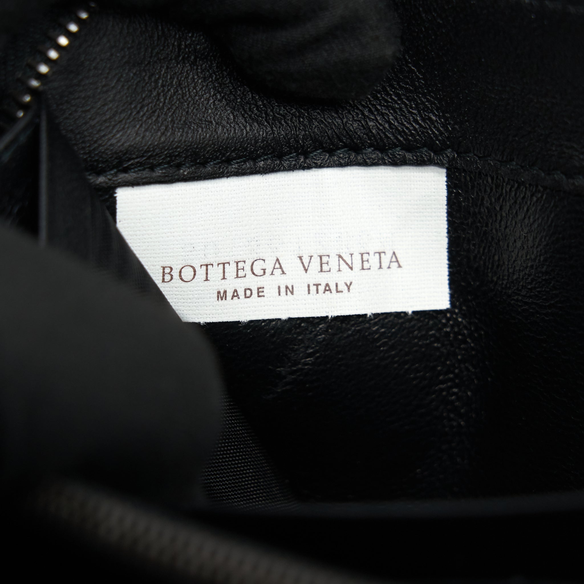 BOTTEGA VENETA MENS ZIP-AROUND WALLET BLACK