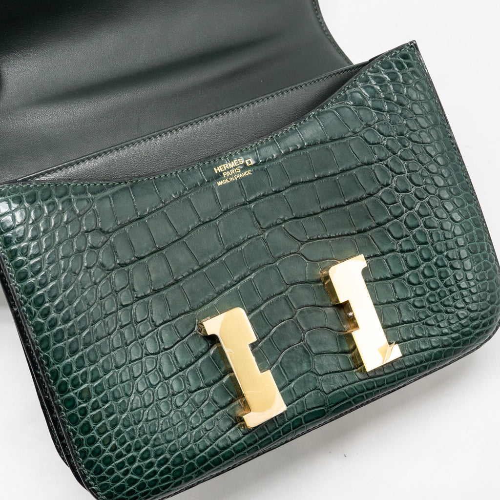 HERMES CONSTANCE 24 ALLIGATOR MISSISSIPPIENSIS MAT VERT FONCE GHW