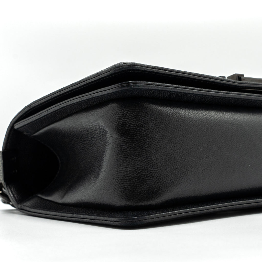 CHANEL MEDIUM BOY BAG CAVIAR SO BLACK BLACK HARDWARE