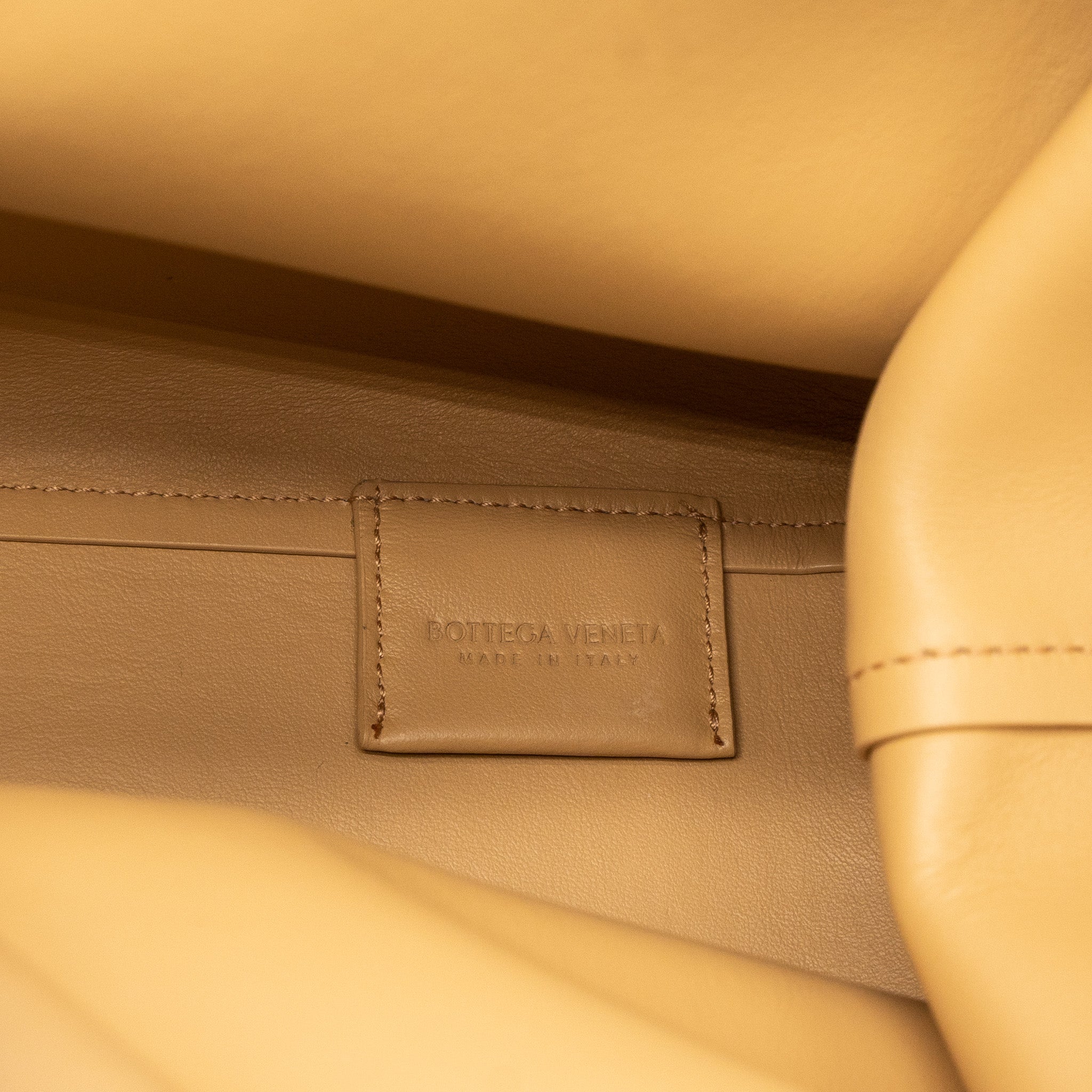 BOTTEGA VENETA POINT TOP HANDLE BAG SMOOTH NAPPA ALMOND
