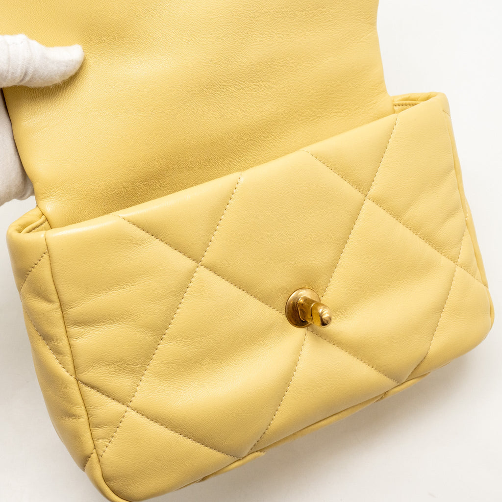 CHANEL SMALL 19 BAG LAMBSKIN YELLOW MULTICOLOUR HARDWARE (MICROCHIP)