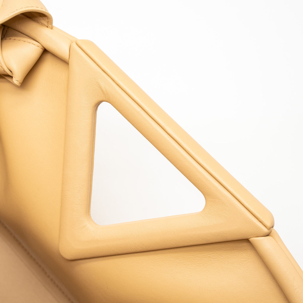 BOTTEGA VENETA POINT TOP HANDLE BAG SMOOTH NAPPA ALMOND