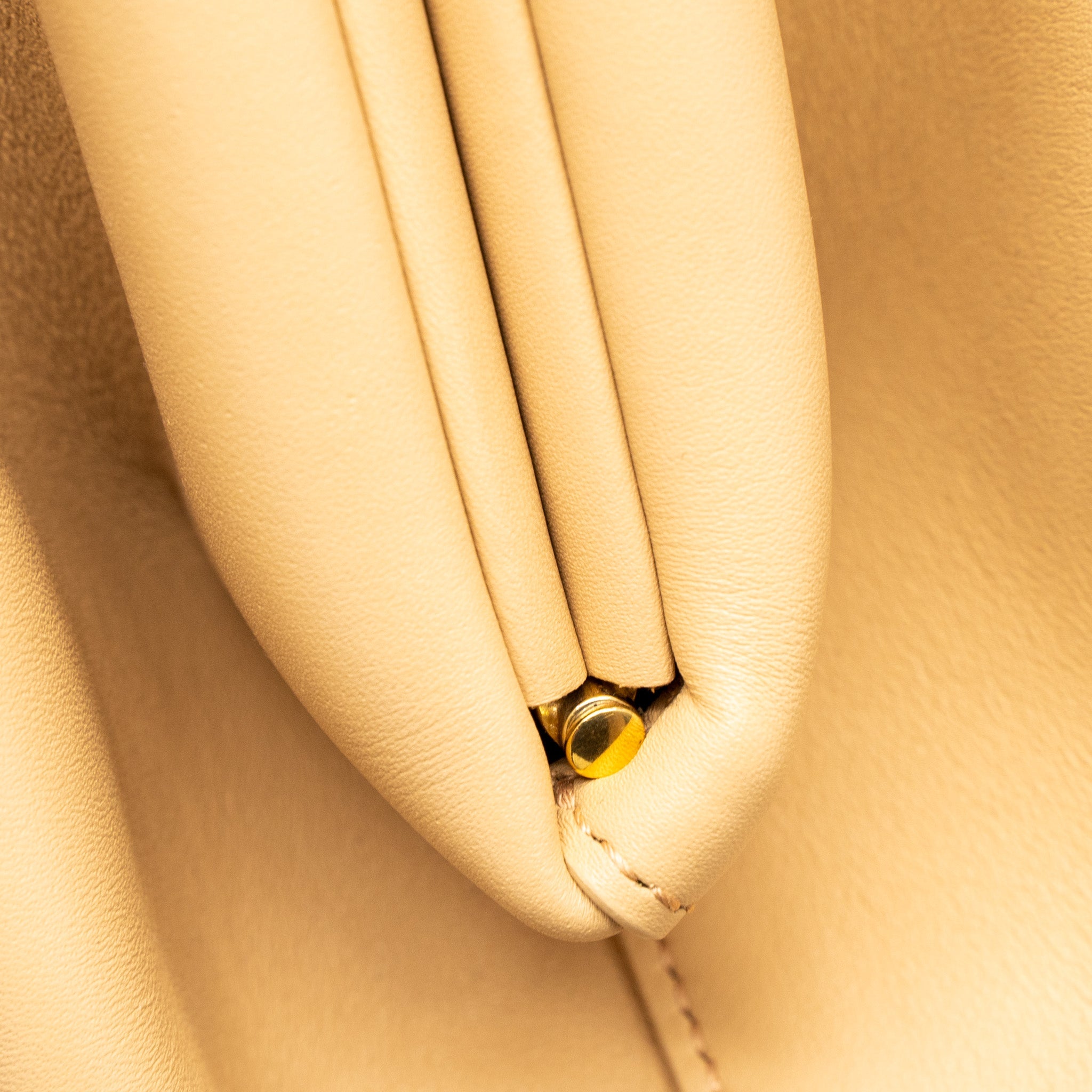 BOTTEGA VENETA POINT TOP HANDLE BAG SMOOTH NAPPA ALMOND