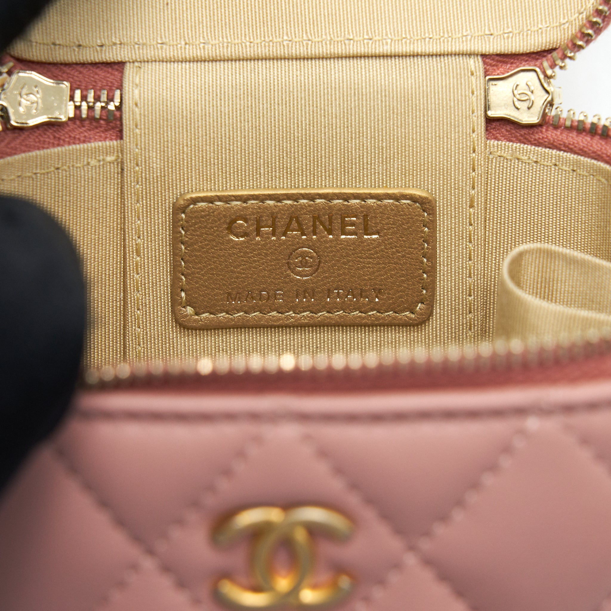 CHANEL 21B PEARL CRUSH MINI VANITY WITH CHAIN IN DARK PINK