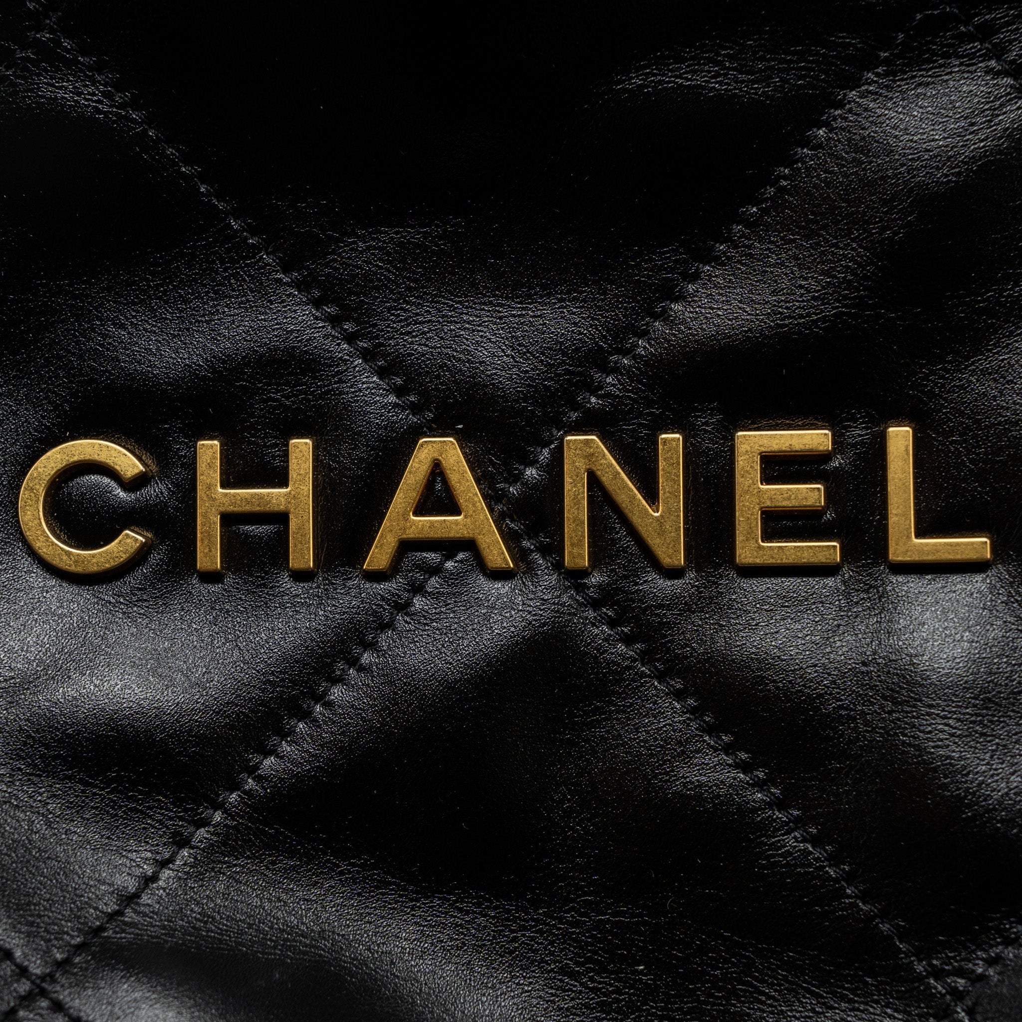 CHANEL 22 BACKPACK SHINY CALFSKIN BLACK GHW(MICROCHIP)