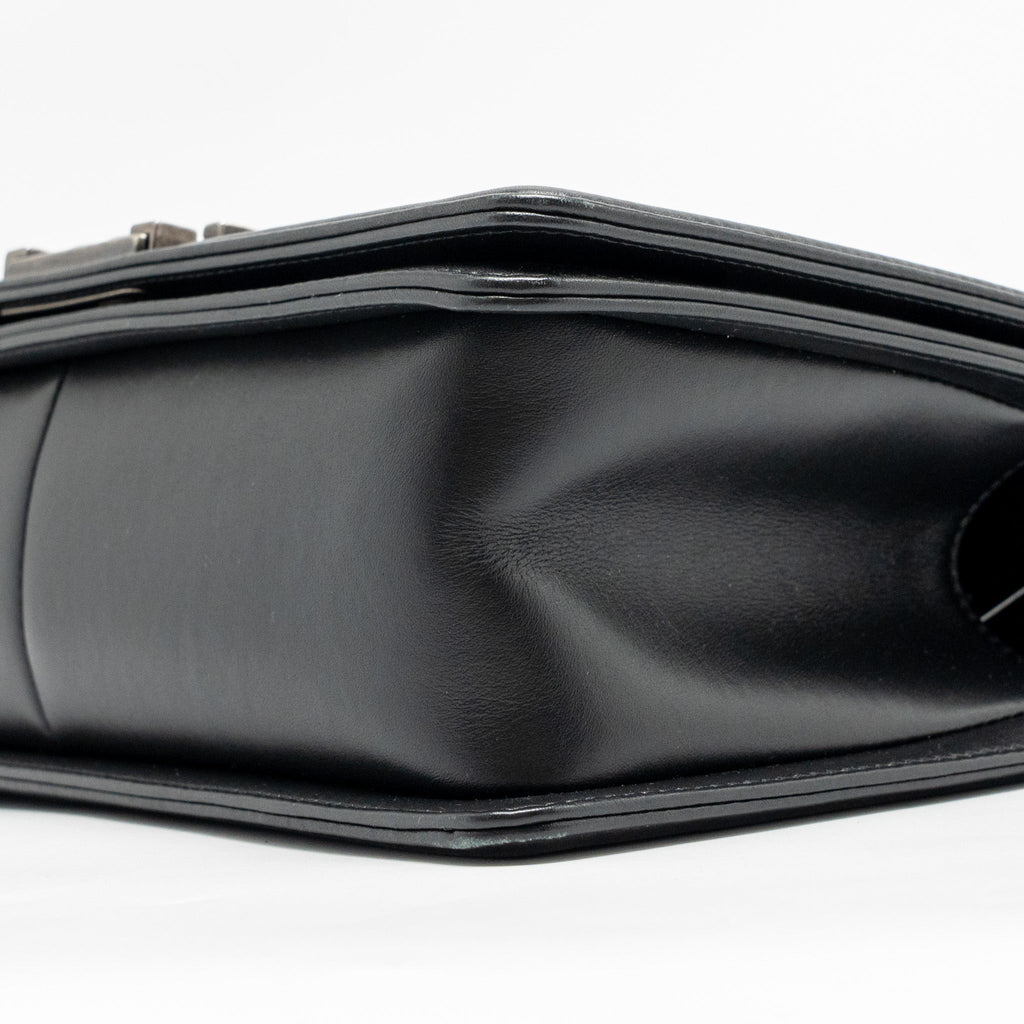 CHANEL MEDIUM BOY BAG CALFSKIN BLACK RUTHENIUM SHW