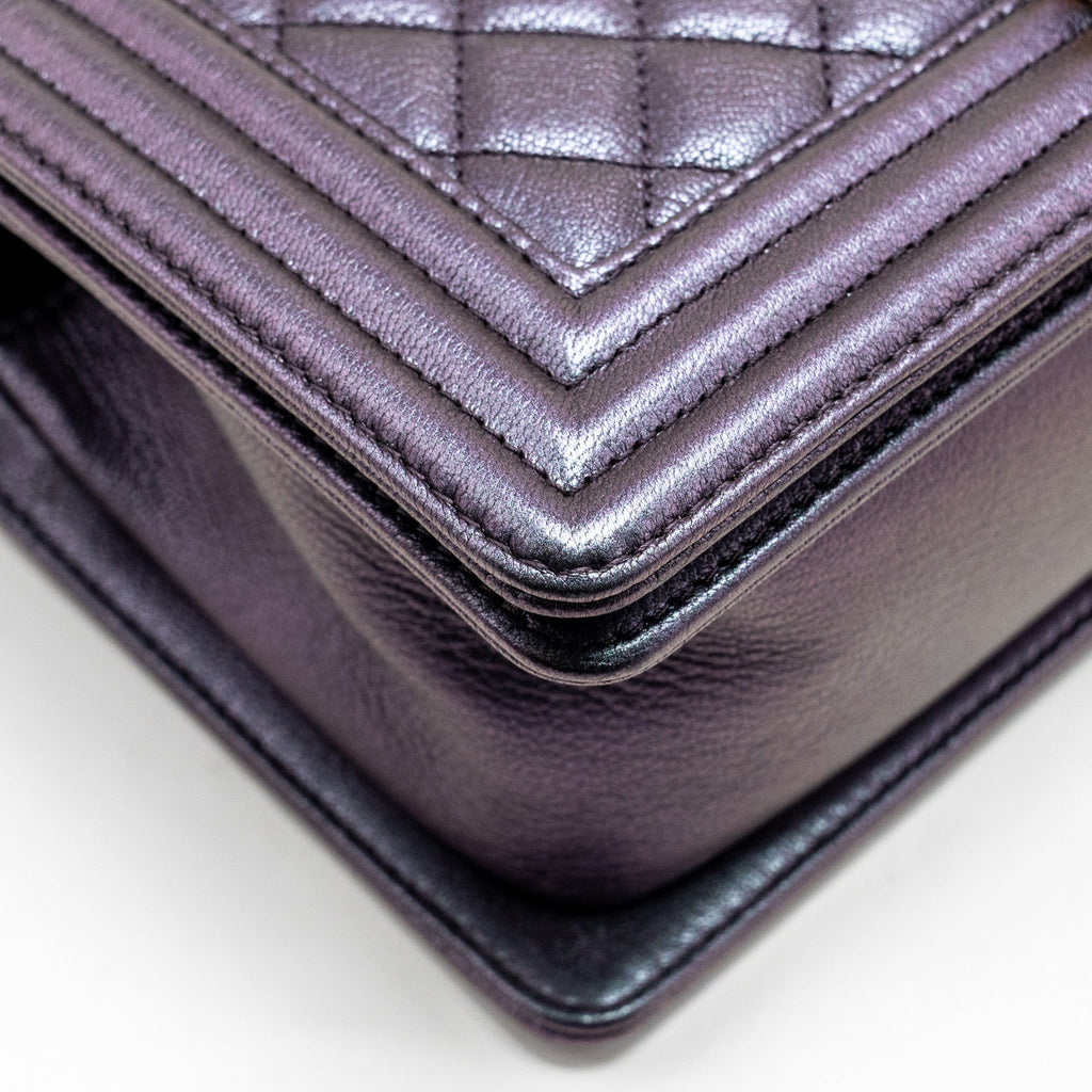 CHANEL MEDIUM BOY BAG GOATSKIN IRIDESCENT PURPLE MULTICOLOUR HARDWARE