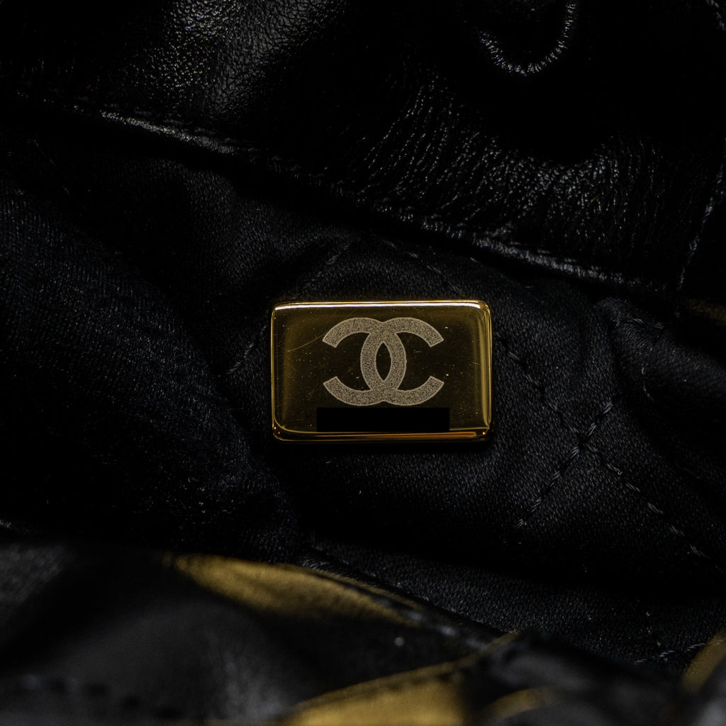 CHANEL 22 BACKPACK SHINY CALFSKIN BLACK GHW(MICROCHIP)