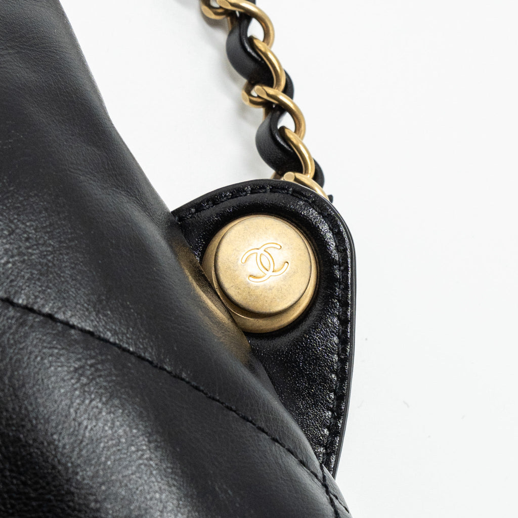 CHANEL 22 BACKPACK SHINY CALFSKIN BLACK GHW(MICROCHIP)
