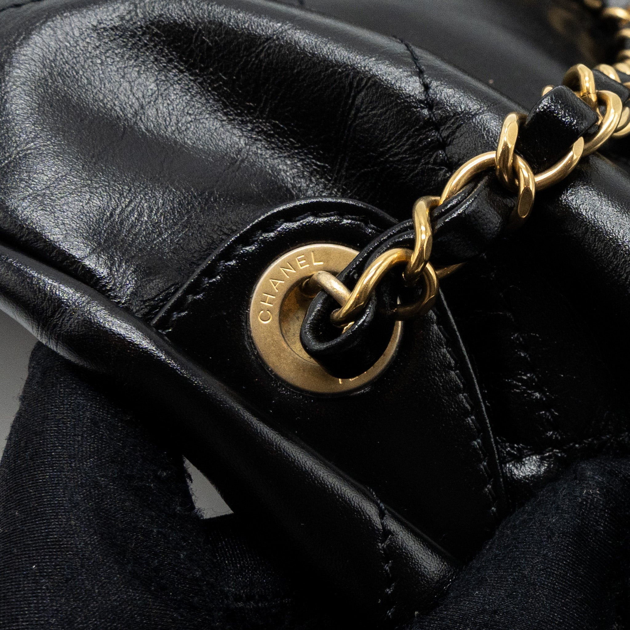CHANEL 22 BACKPACK SHINY CALFSKIN BLACK GHW(MICROCHIP)