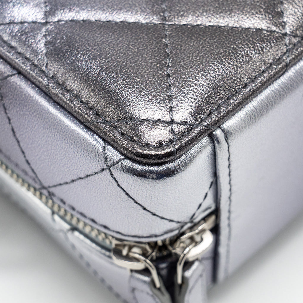 CHANEL MINI QUILTED VANITY WITH GIANT CHAIN LAMBSKIN METALLIC GREY SHW