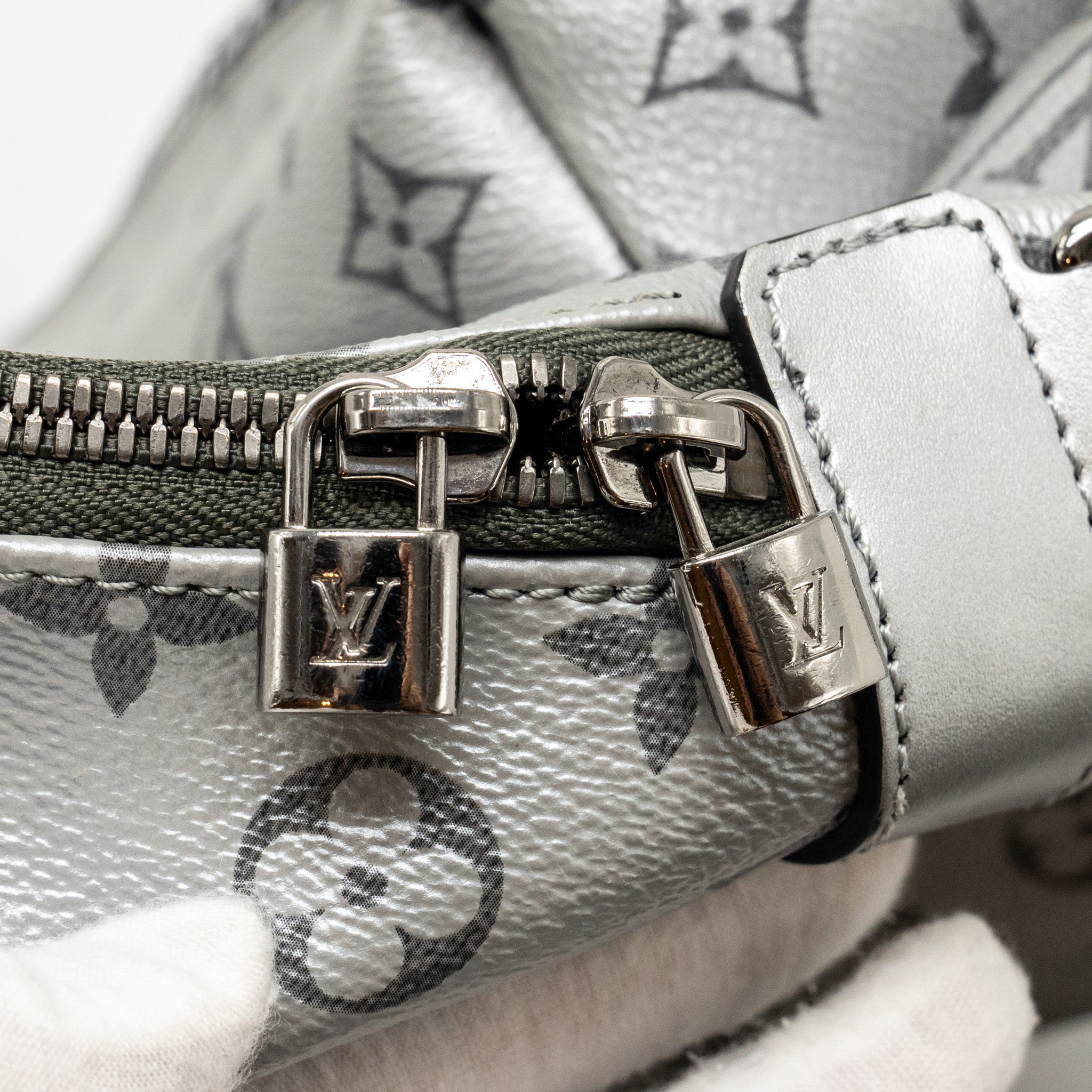 LOUIS VUITTON BACKPACK APOLLO MONOGRAM CANVAS SILVER / BLACK SHW