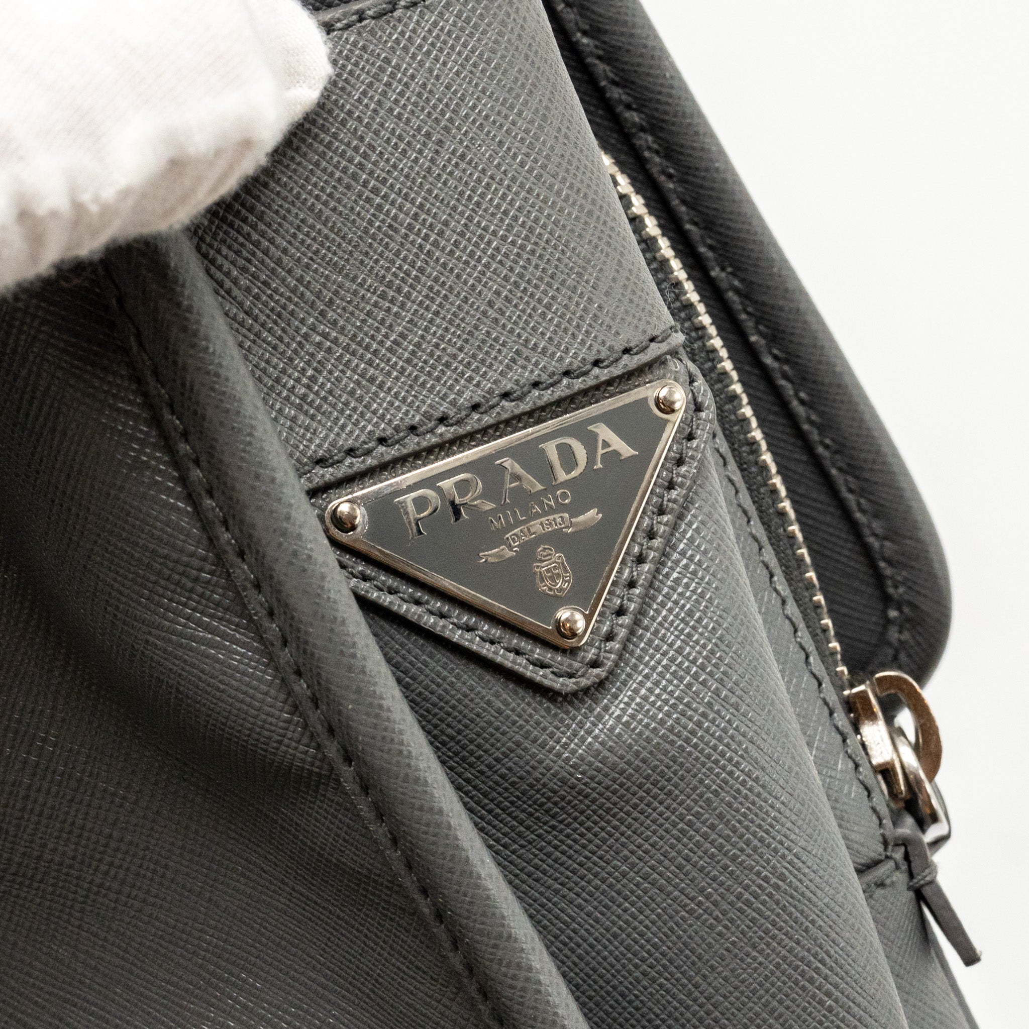 PRADA FLAP MESSANGER BAG CAVIAR GREY SHW