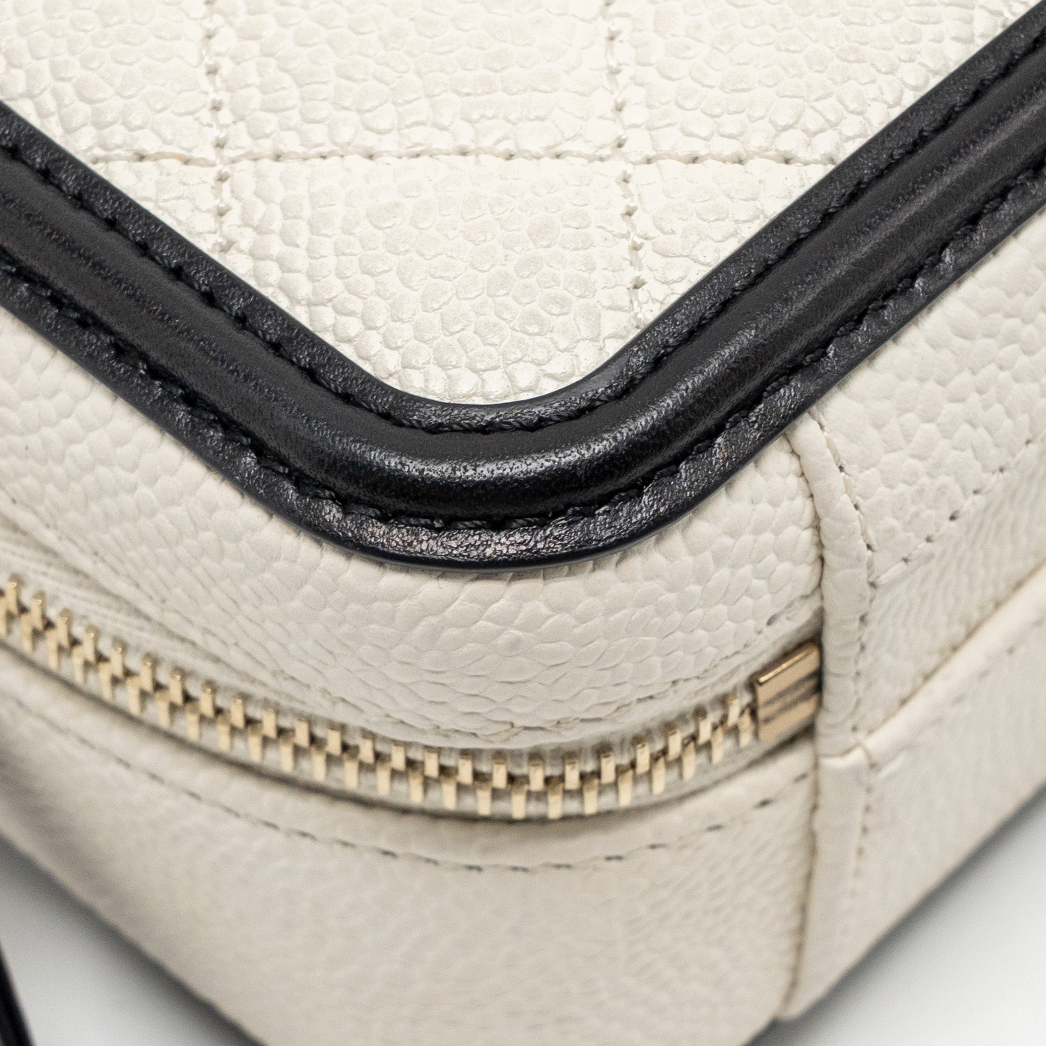 CHANEL CC FILIGREE VANITY CASE CAVIAR WHITE/BLACK GHW