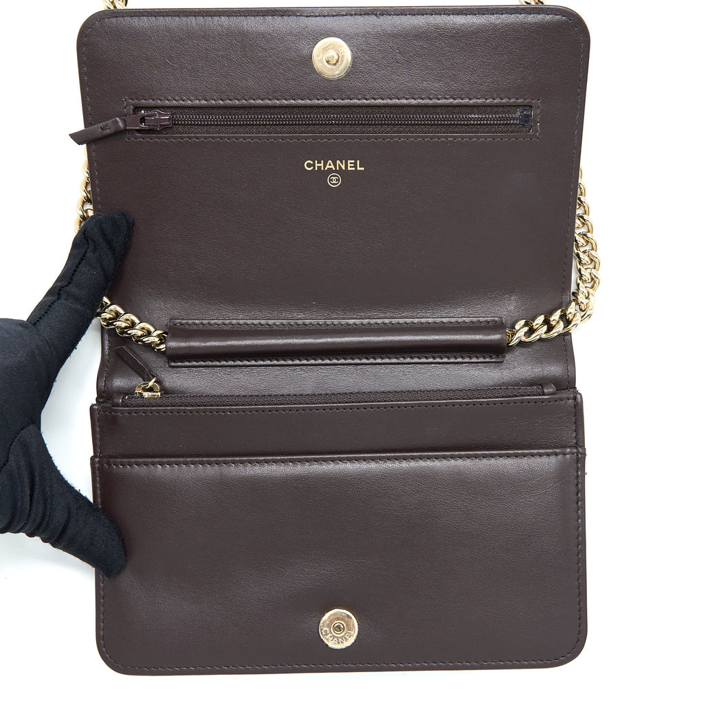 CHANEL BOY WALLET ON CHAIN GRAINED CALFSKIN BROWN LGHW (MICROCHIP)