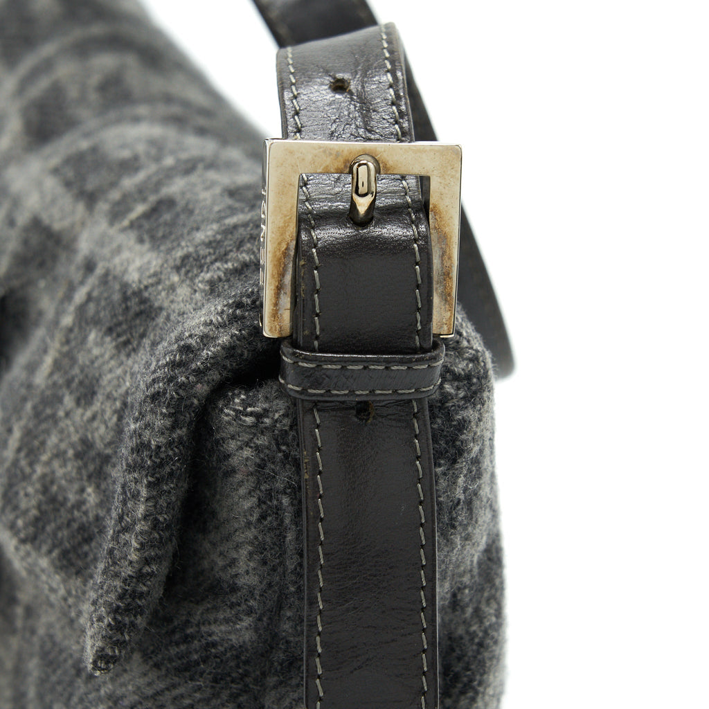 FENDI BAGUETTE IN SOFT TWEED GREY