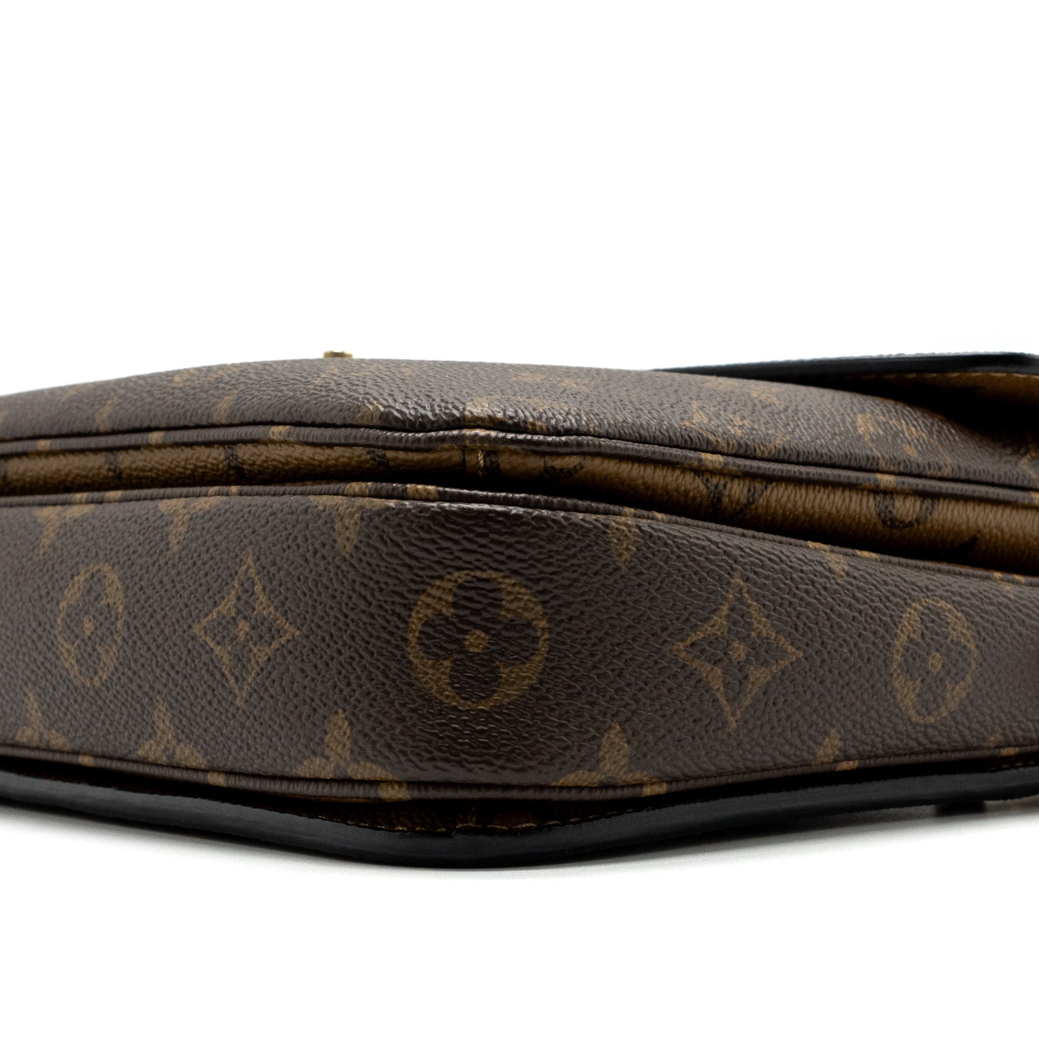 LOUIS VUITTON POCHETTE MÉTIS REVERSE MONOGRAM CANVAS GHW