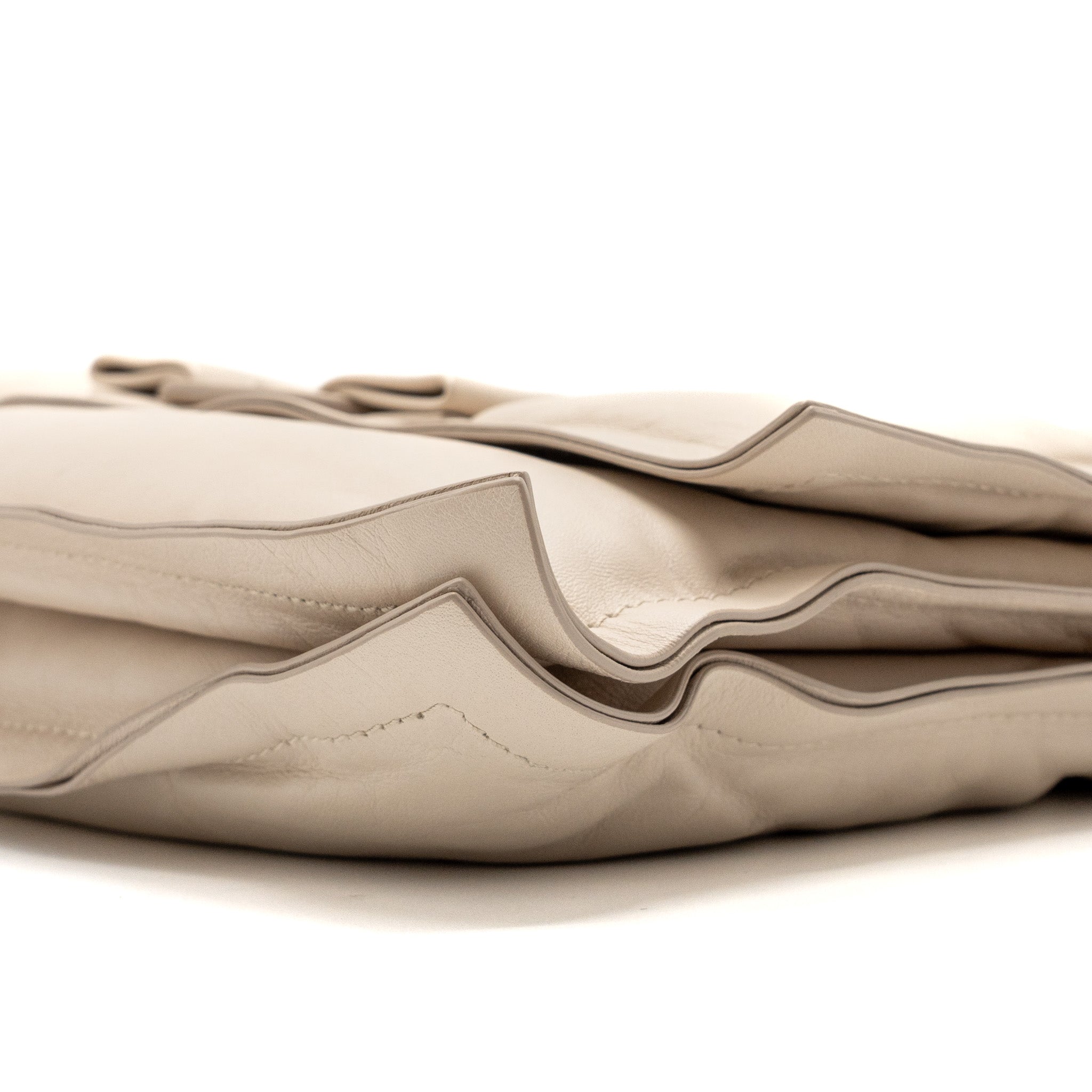 SALVATORE FERRAGAMO SMALL VIVA BOW SHOULDER BAG CREAM AND SHW