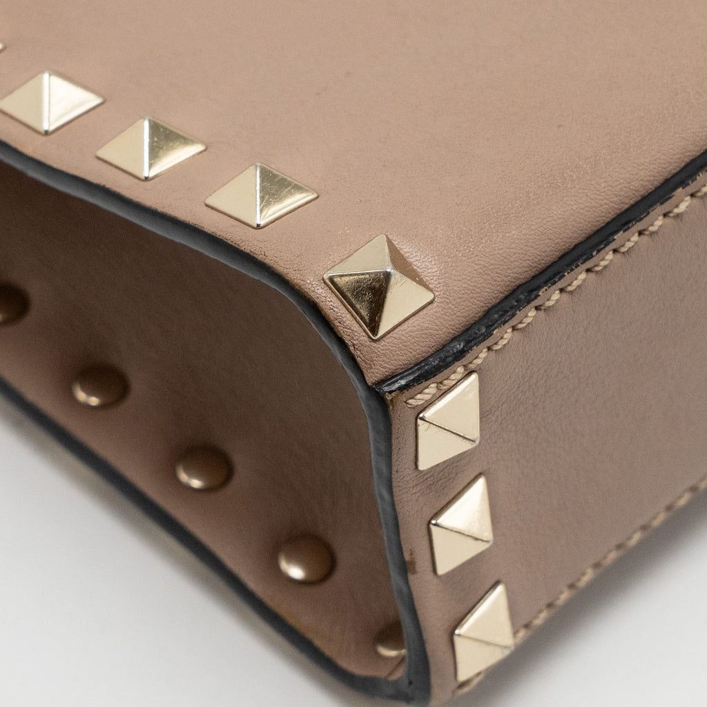 VALENTINO SMALL ROCKSTUD CROSSBODY BAG CALFSKIN BEIGE LGHW