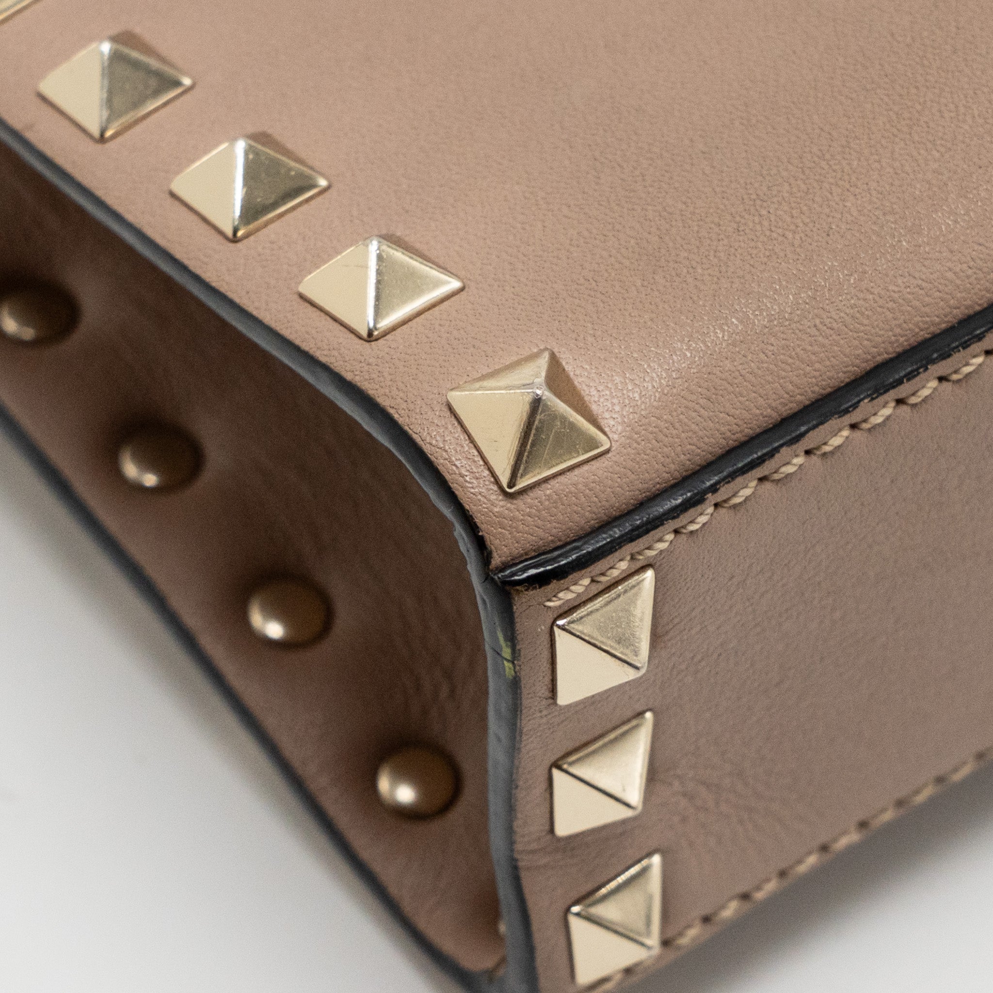 VALENTINO SMALL ROCKSTUD CROSSBODY BAG CALFSKIN BEIGE LGHW
