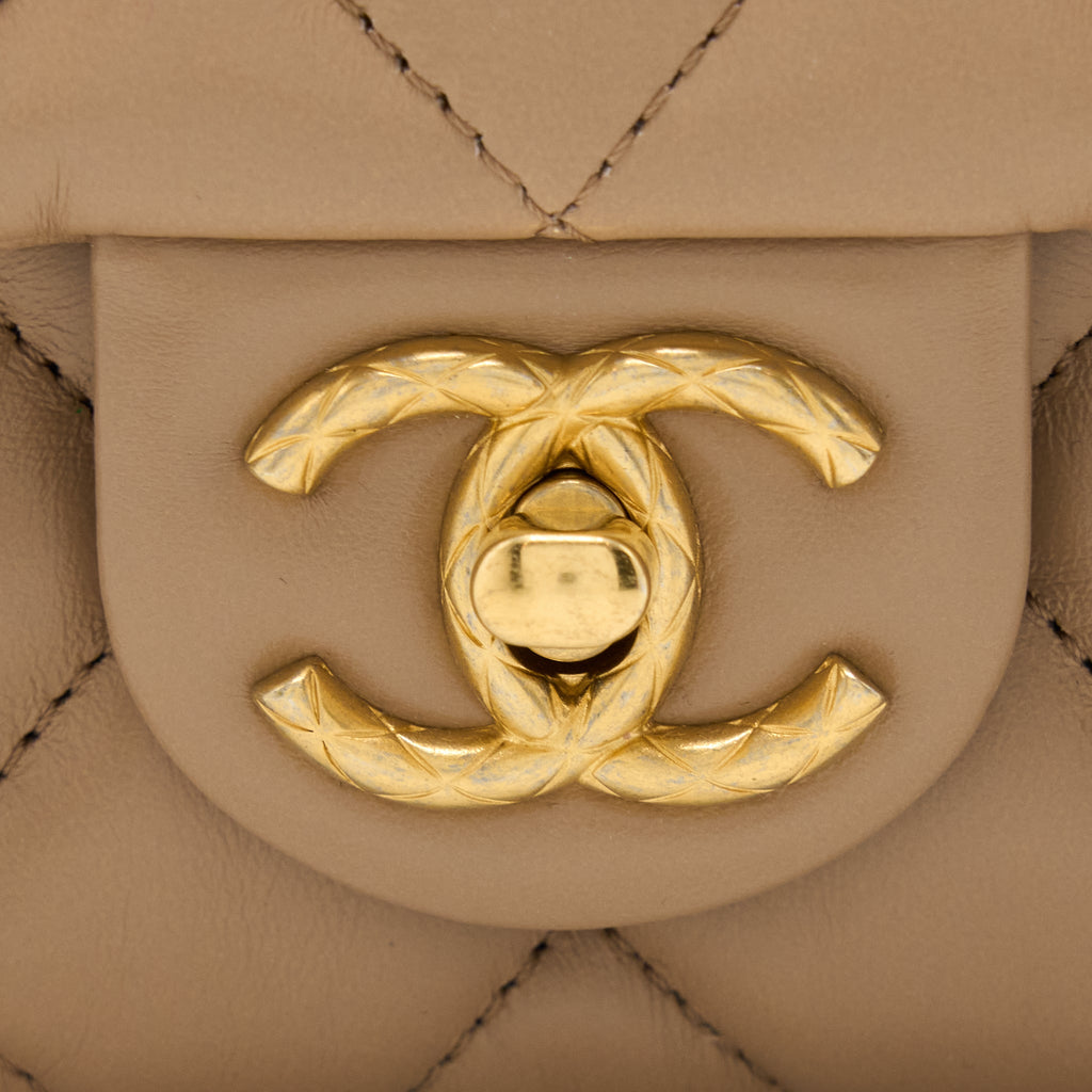 CHANEL 22K GOLD PILLAR ADJUSTABLE CHAIN FLAP BAG LAMBSKIN BEIGE GHW (MICROCHIP)