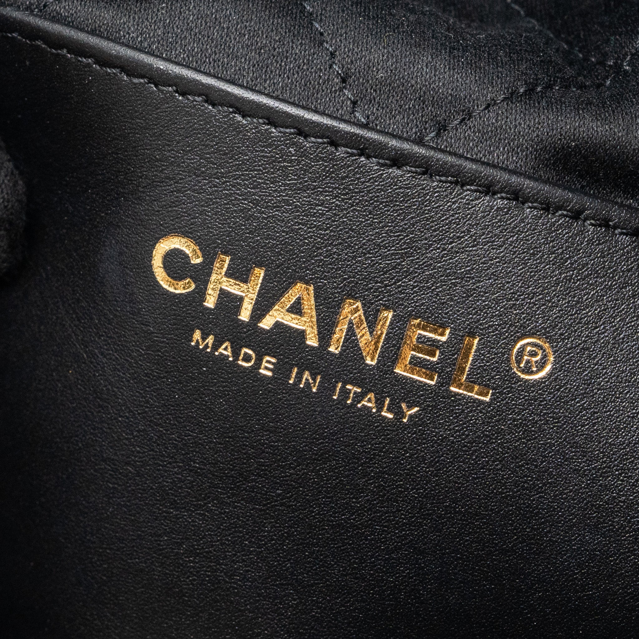 CHANEL MINI 22 BAG SHINY CALFSKIN BLACK GHW(MICROCHIP)