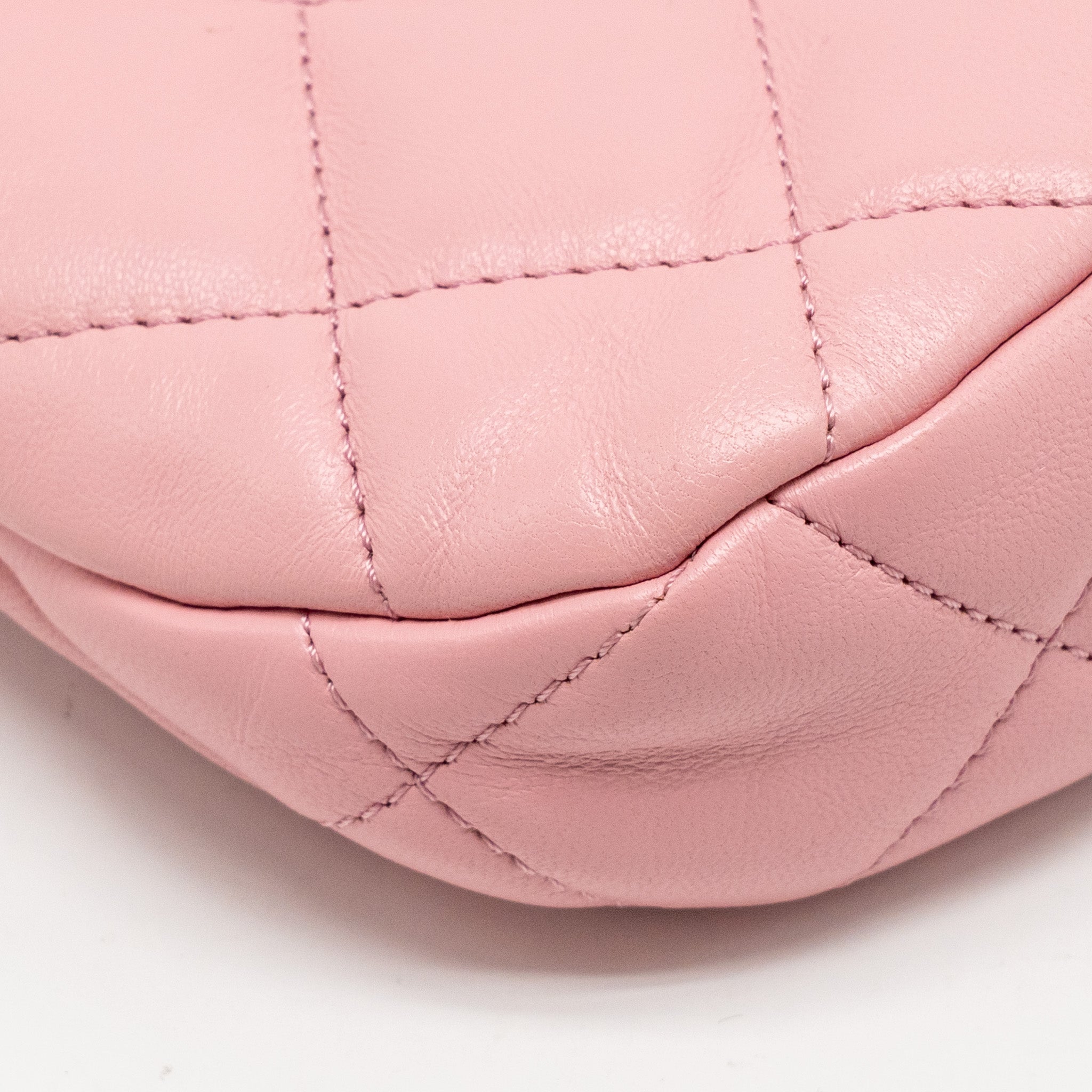 CHANEL 22K HOBO SHOULDER BAG WITH LOGO CHAIN LAMBSKIN PINK GHW (MICROCHIP)