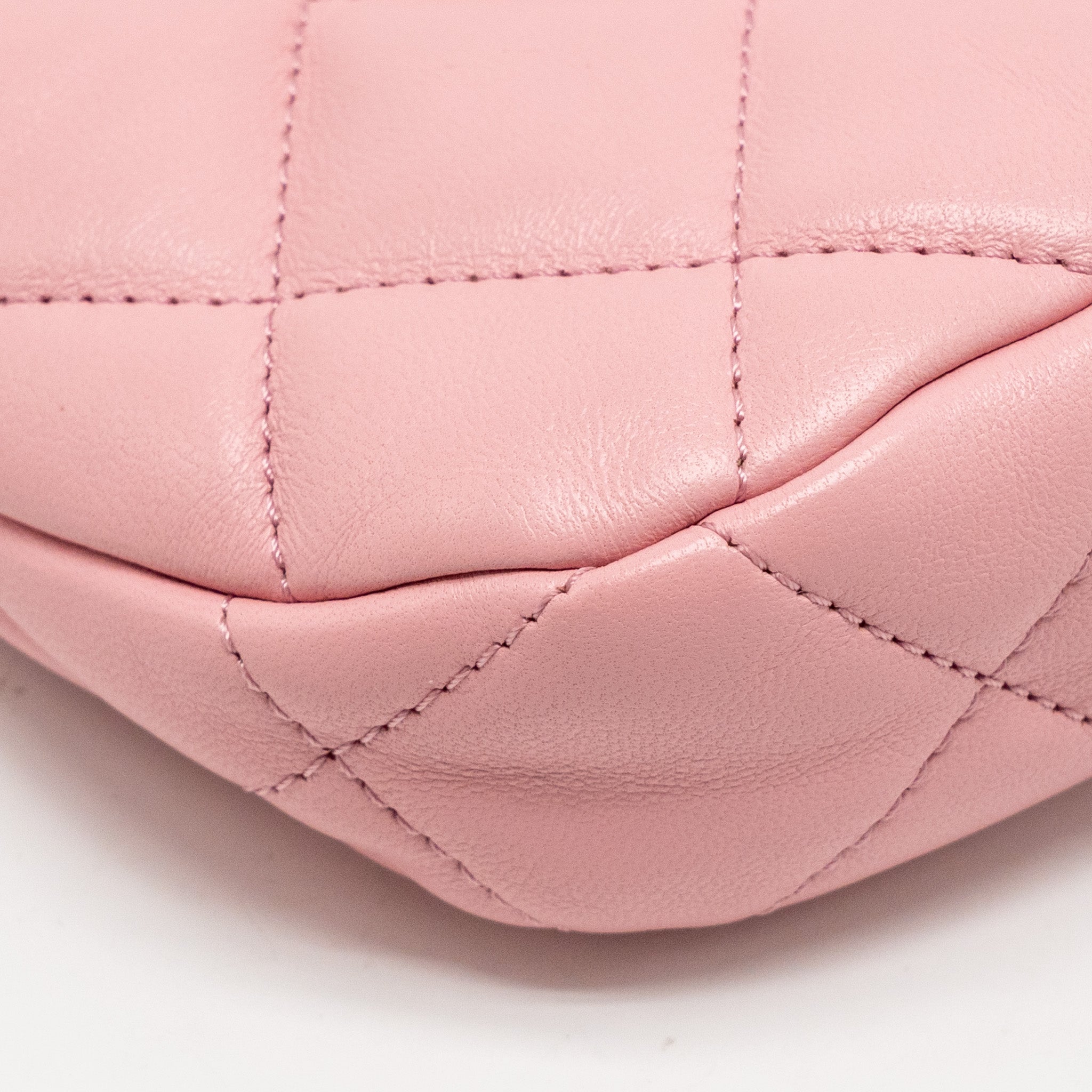 CHANEL 22K HOBO SHOULDER BAG WITH LOGO CHAIN LAMBSKIN PINK GHW (MICROCHIP)