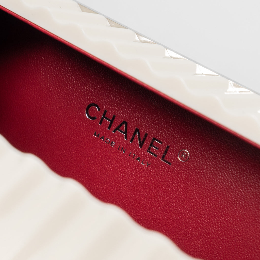 CHANEL PARIS-HAMBURG RUNWAY CONTAINER CLUTCH BAG WHITE / BLACK / RED SHW