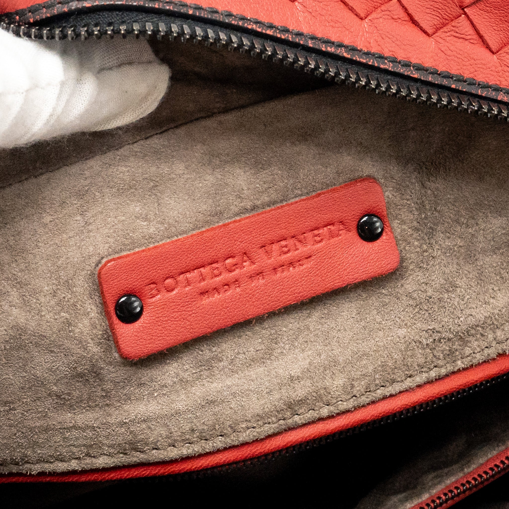BOTTEGA VENETA INTRECCIATO CHAIN SHOULDER BAG LEATHER RED/BLACK WITH BLACK HARDWARE