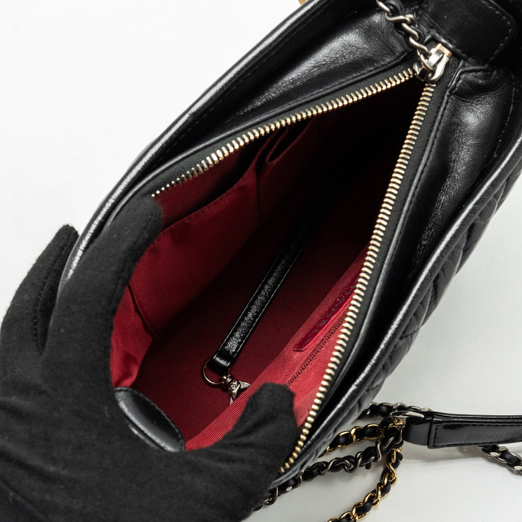 CHANEL SMALL CHEVRON GABRIELLE HOBO BAG CALFSKIN BLACK MULTICOLOUR HARDWARE