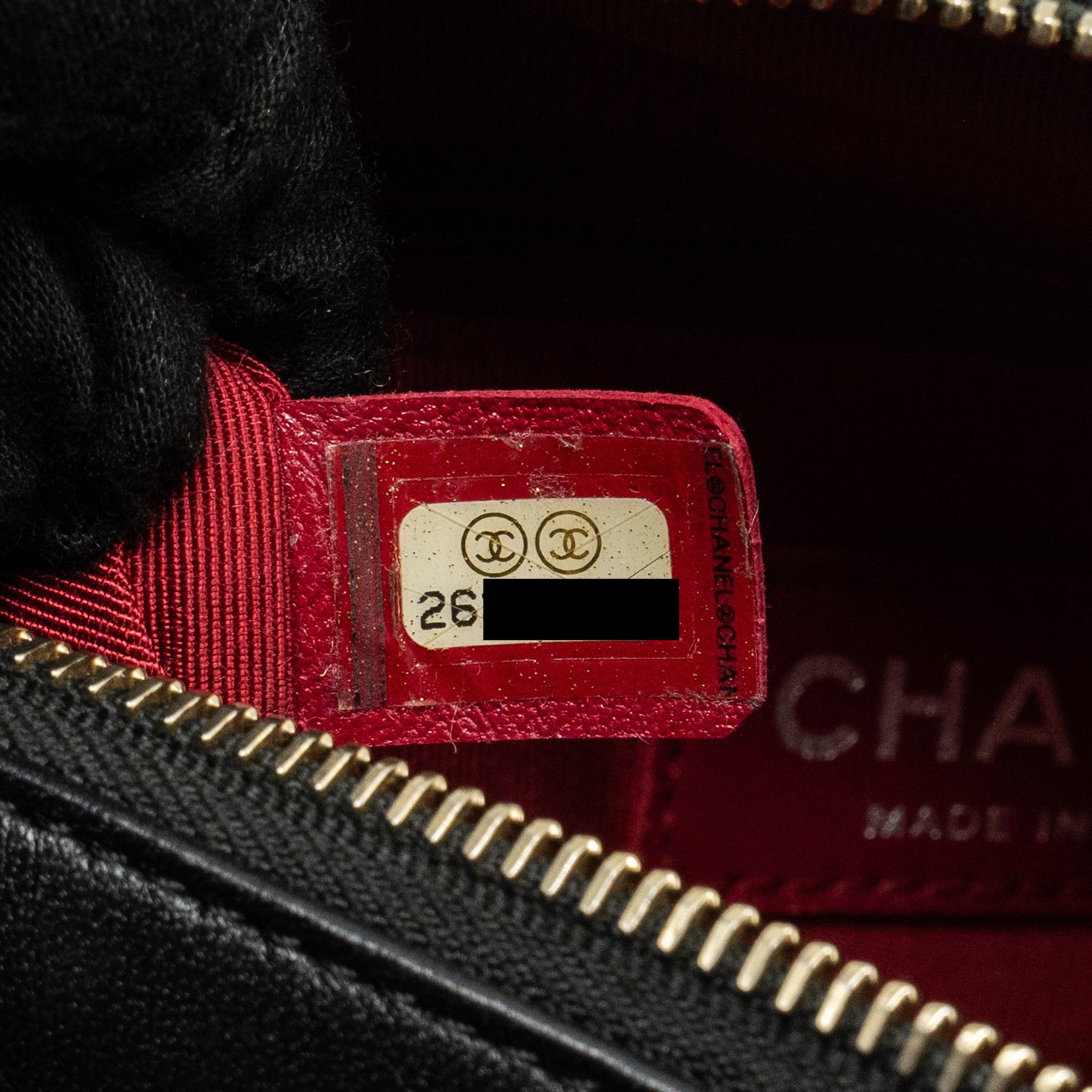 CHANEL SMALL CHEVRON GABRIELLE HOBO BAG CALFSKIN BLACK MULTICOLOUR HARDWARE