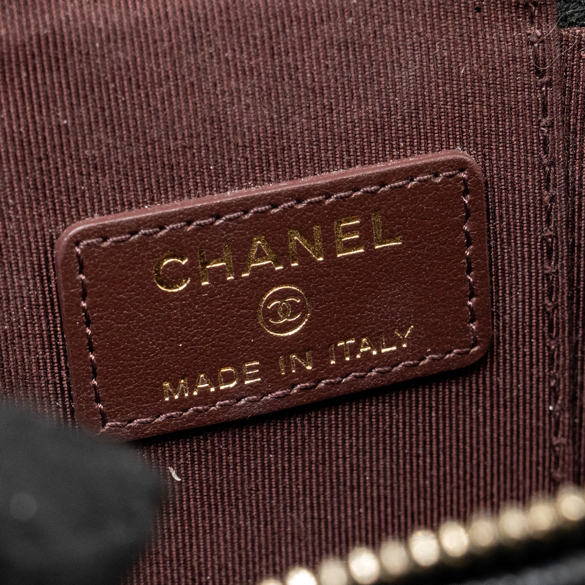 CHANEL CLASSIC SMALL VANITY WITH CHAIN CAVIAR BLACK LGHW