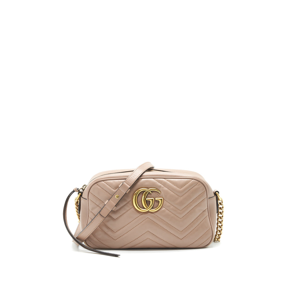 GUCCI GG MARMONT SMALL MATELASSE SHOULDER BAG IN BEIGE