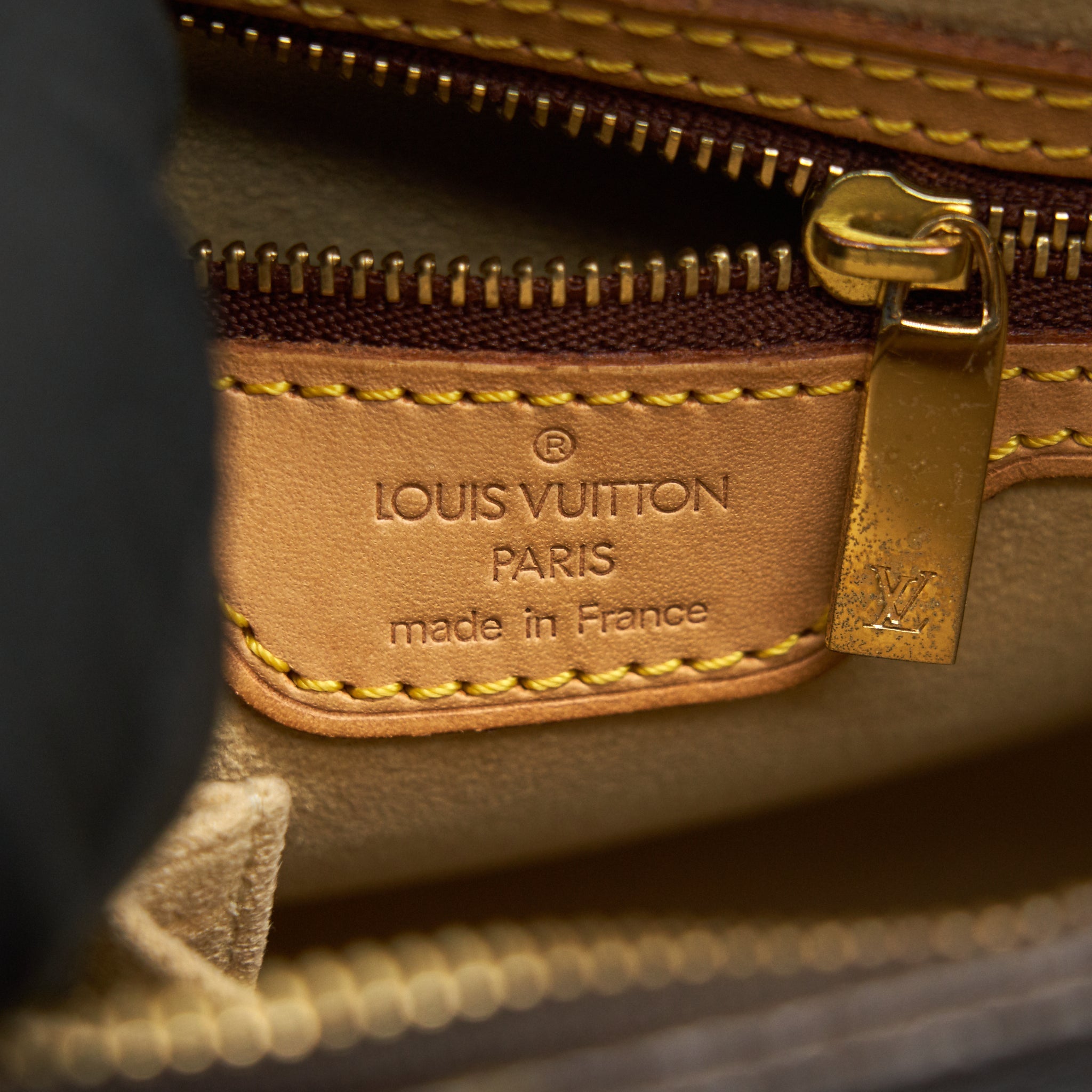 LOUIS VUITTON VINTAGE LOOPING BAG