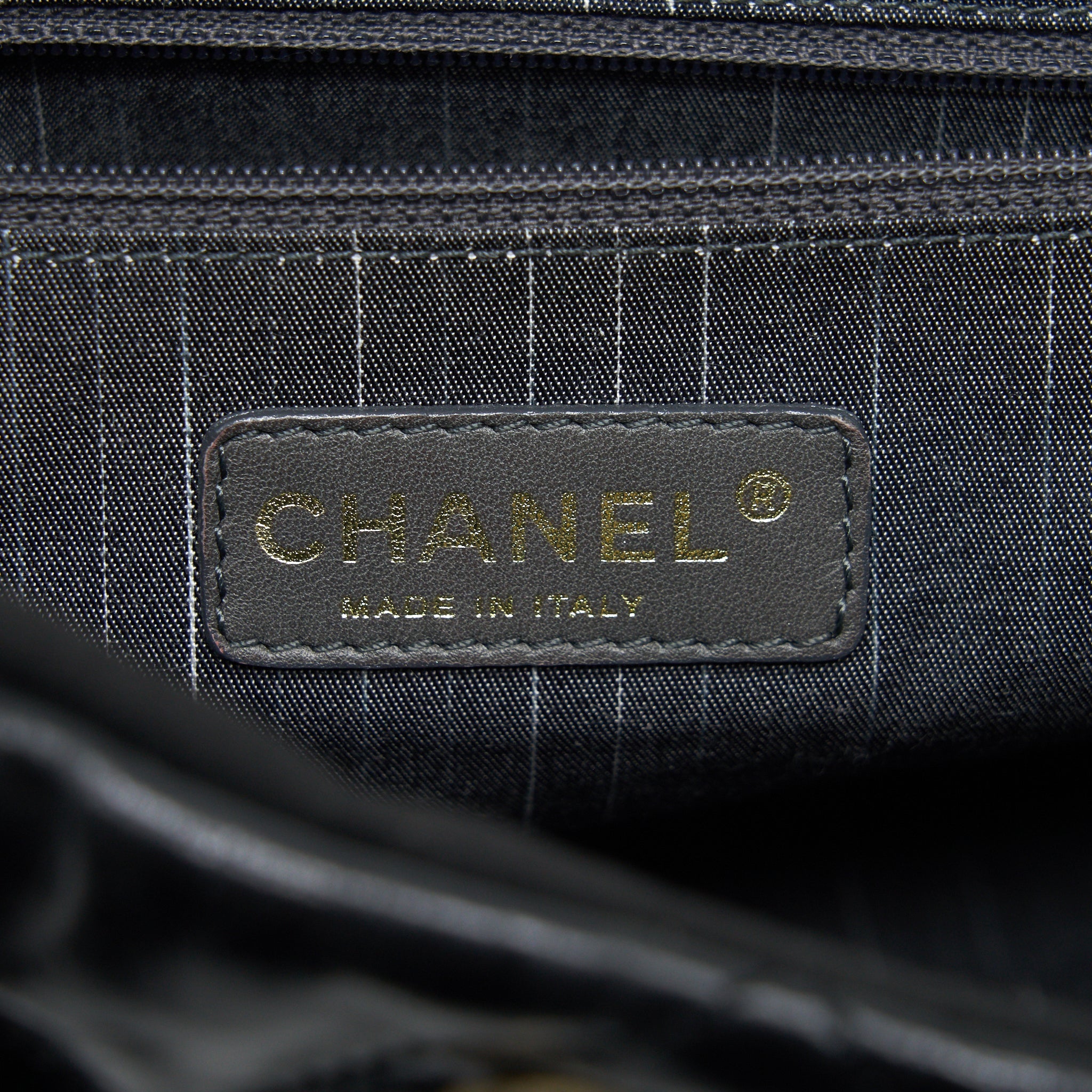 CHANEL CALFSKIN TOTE BAG WITH CHAIN BLACK AND RED GHW