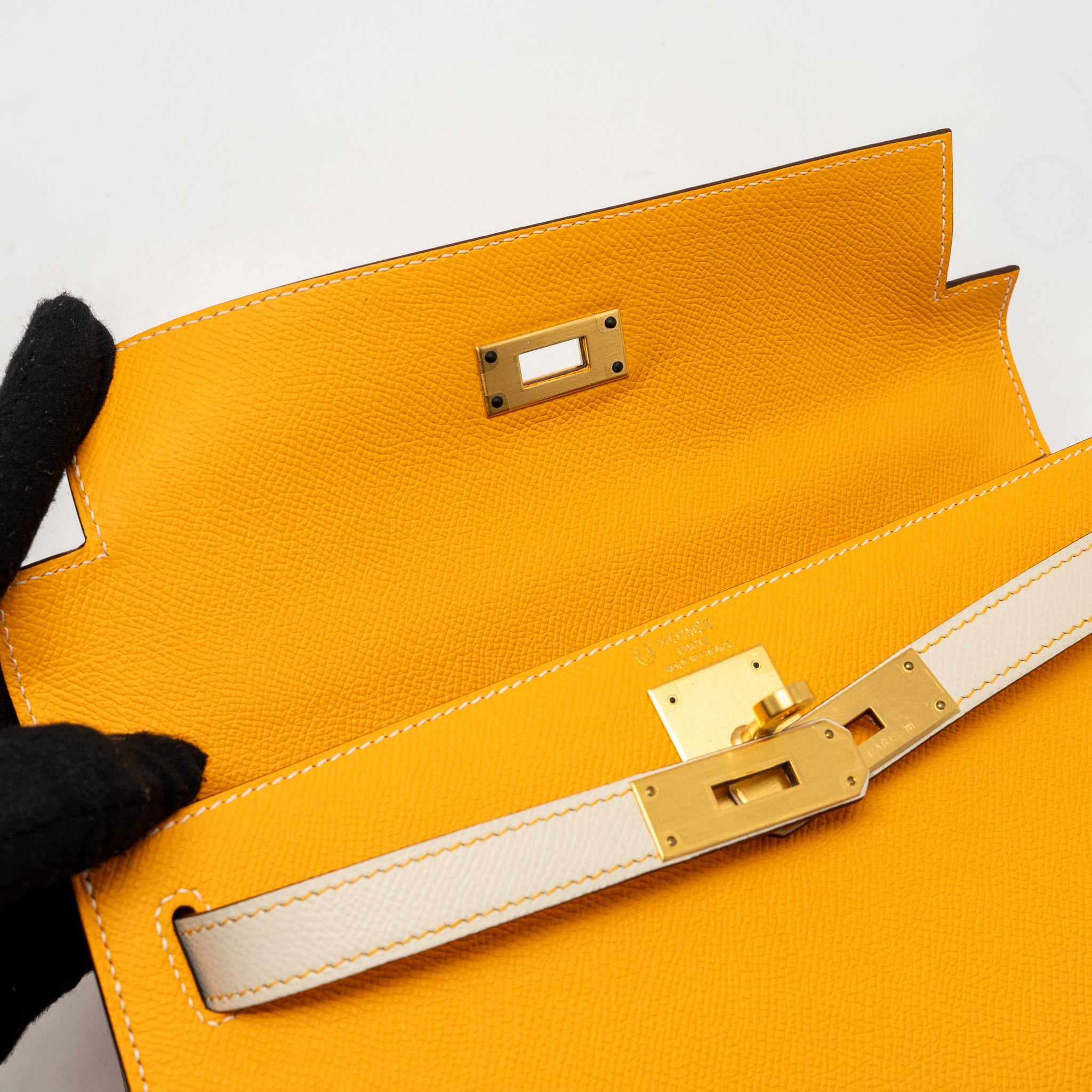 HERMES KELLY 28 SPECIAL ORDER EPSOM JAUNE D’OR/CRAIE BRUSHED GHW