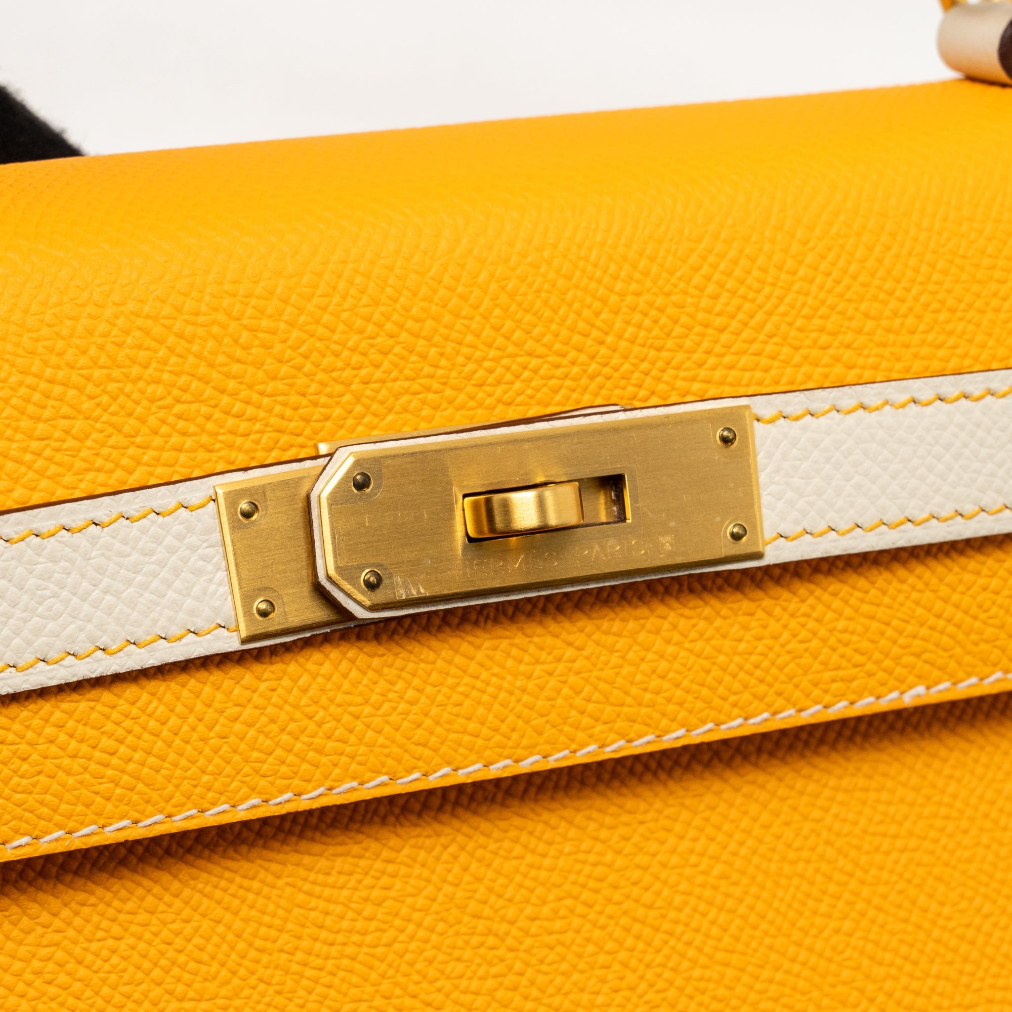 HERMES KELLY 28 SPECIAL ORDER EPSOM JAUNE D’OR/CRAIE BRUSHED GHW