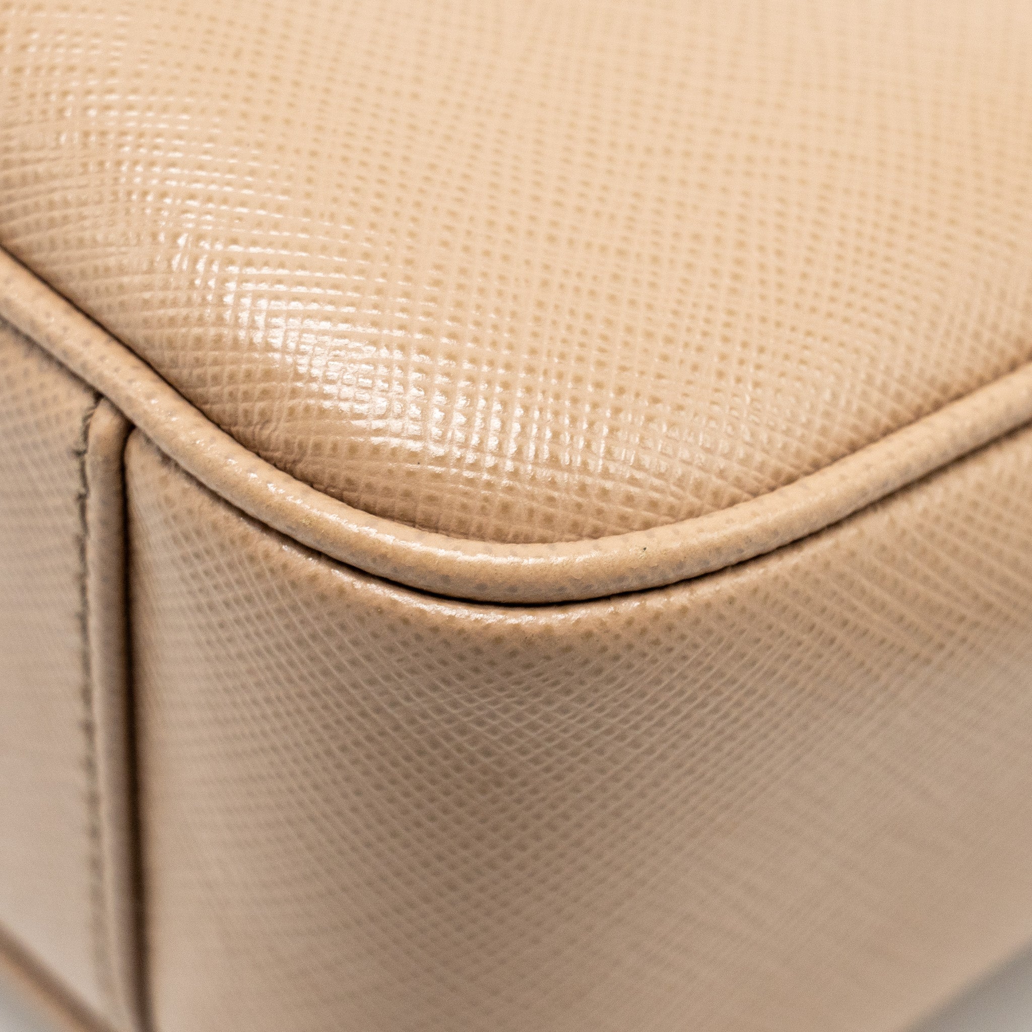 PRADA RE-EDITION 2005 SAFFIANO LEATHER CAMMEO GHW