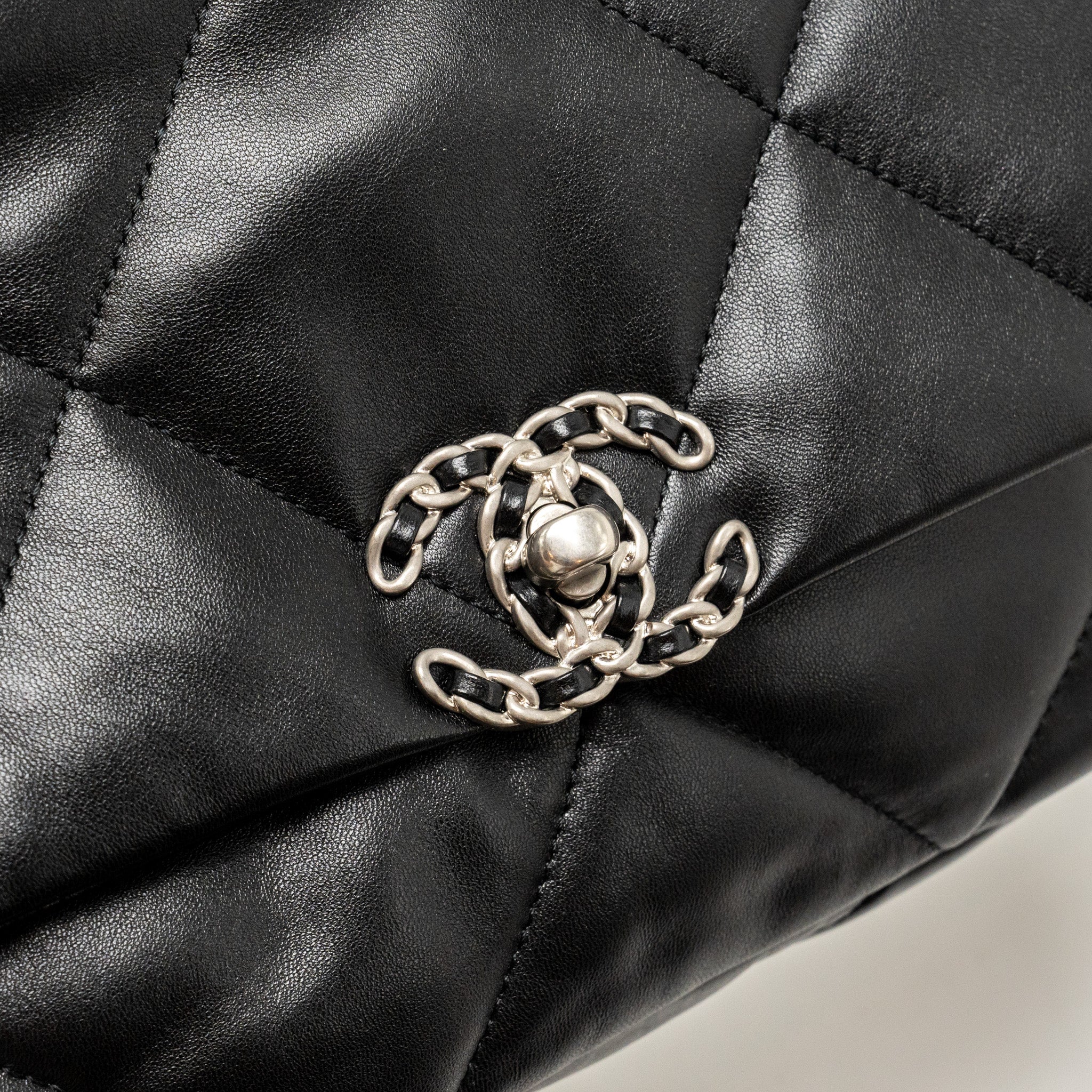 CHANEL SMALL 19 BAG LAMBSKIN BLACK MULTICOLOUR HARDWARE (MICROCHIP)