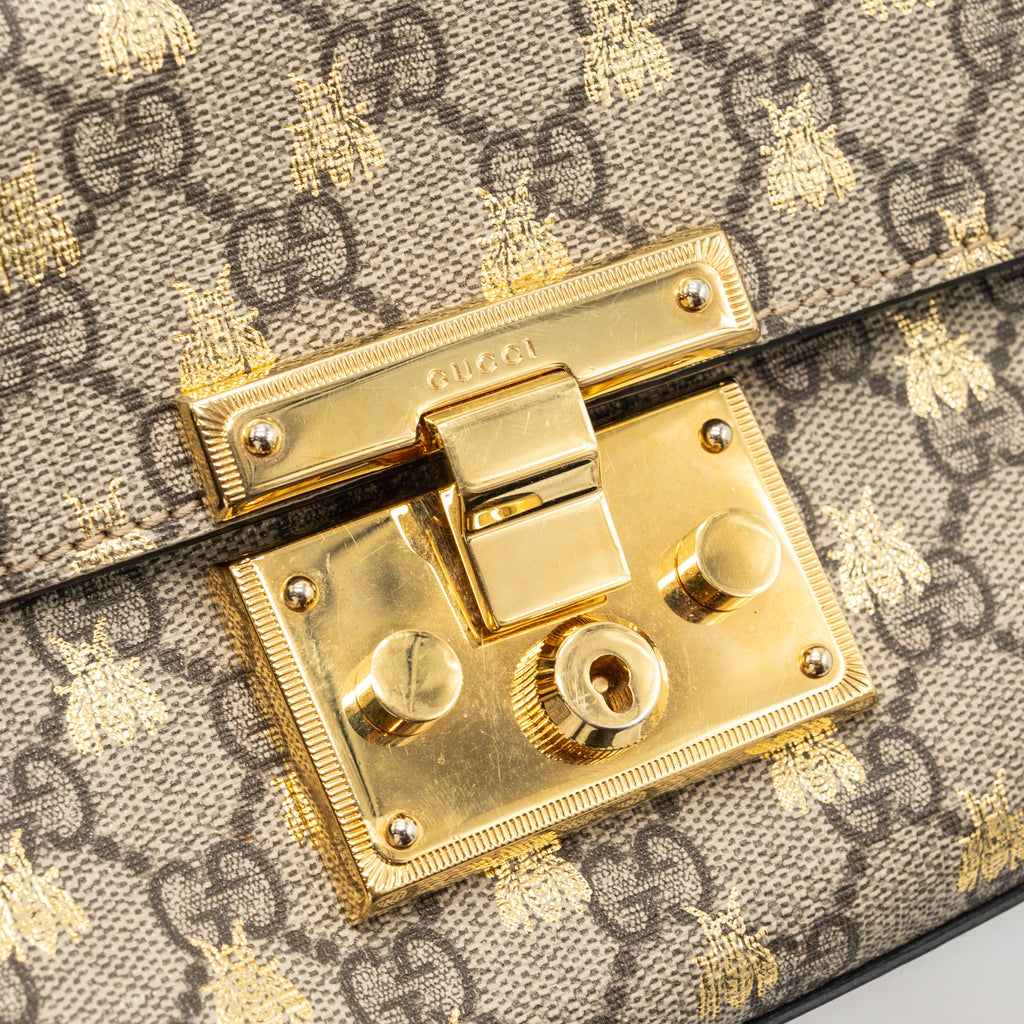 GUCCI SMALL PADLOCK CHAIN BAG GG SUPREME CANVAS WITH BEE PRINT BEIGE / BLACK GHW