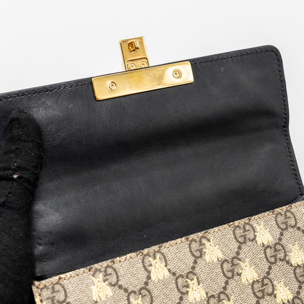 GUCCI SMALL PADLOCK CHAIN BAG GG SUPREME CANVAS WITH BEE PRINT BEIGE / BLACK GHW