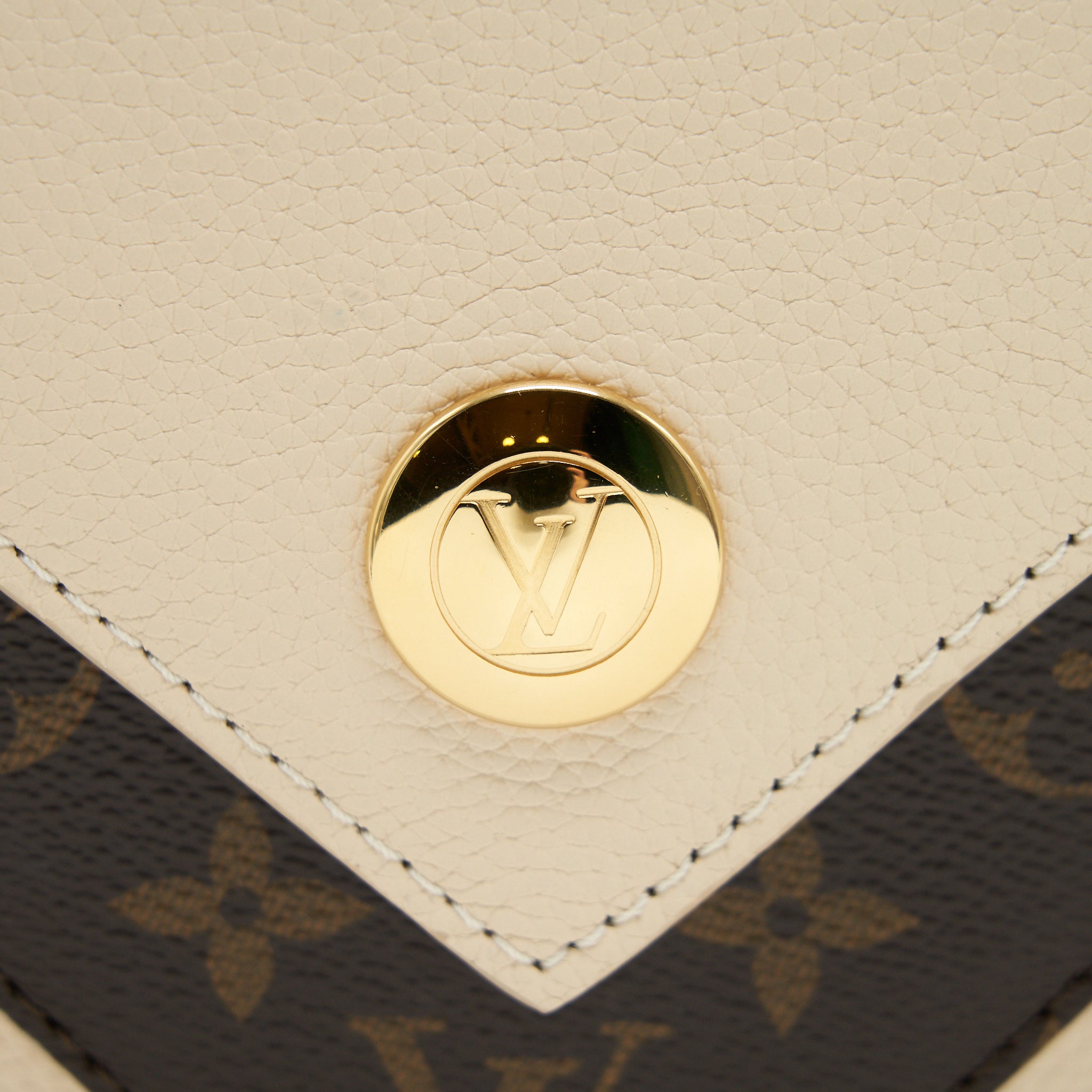 LOUIS VUITTON DOUBLE V BAG CREME