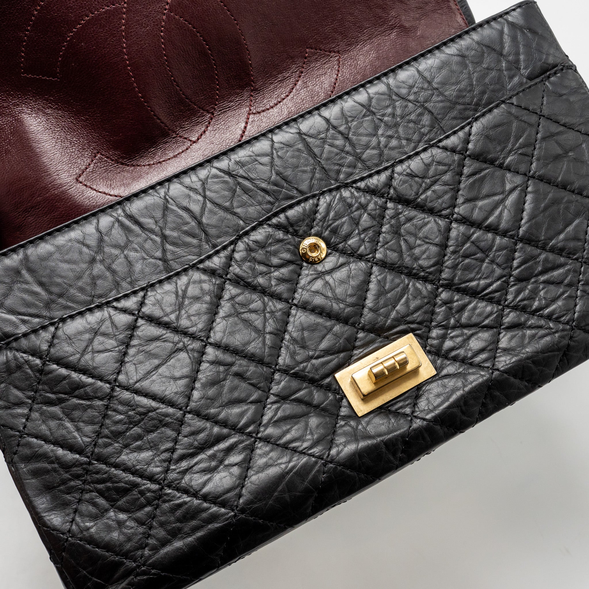 CHANEL MAXI 2.55 REISSUE DOUBLE FLAP BAG AGED CALFSKIN BLACK GHW