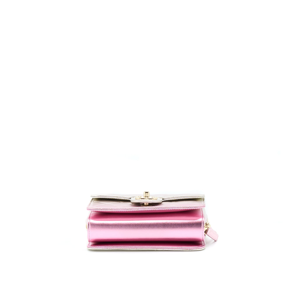 CHANEL 21P CROSSBODY FLAP BAG LAMBSKIN IRIDESCENT PINK LGHW(MICROCHIP)