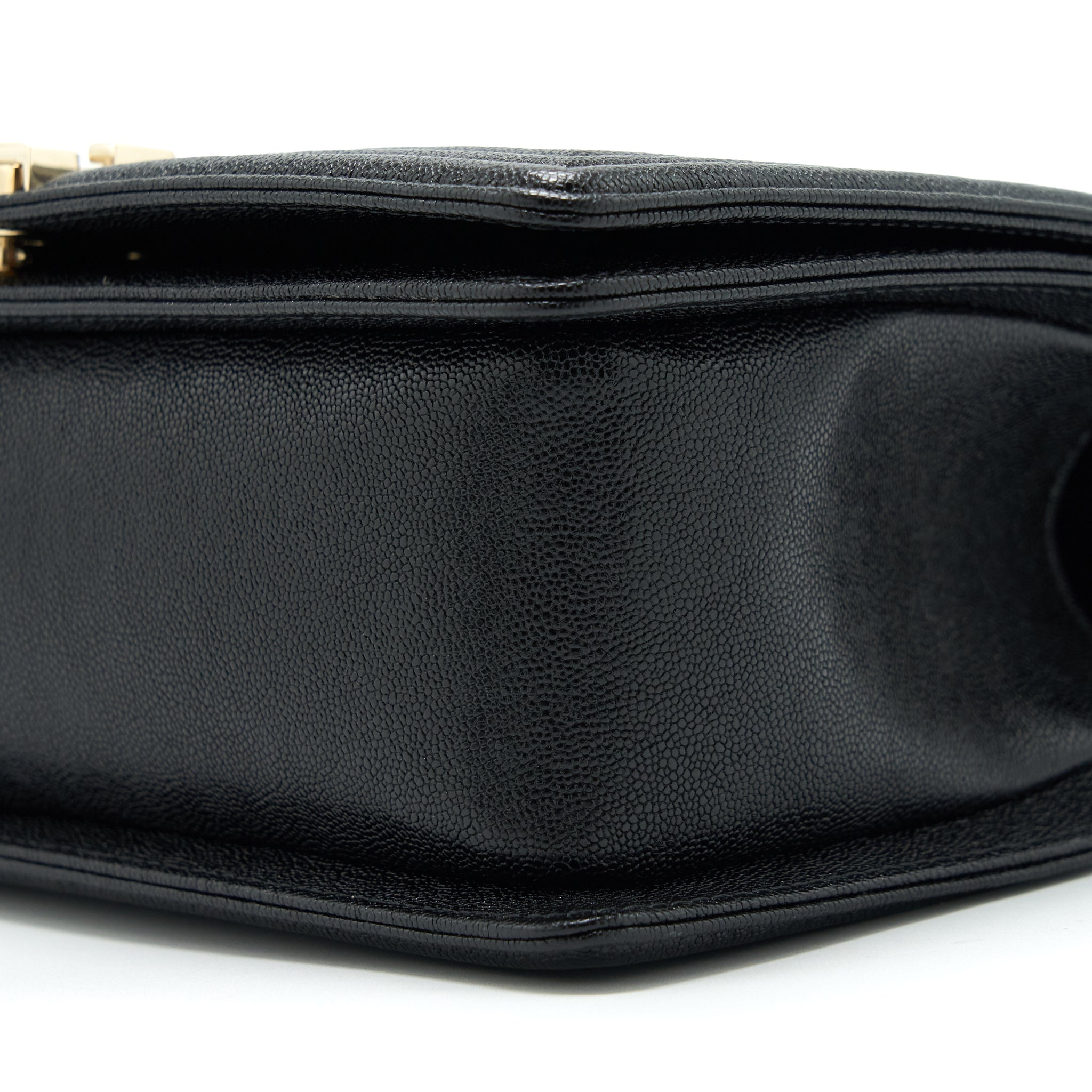 CHANEL MEDIUM BOY CHEVRON CAVIAR BLACK LGHW
